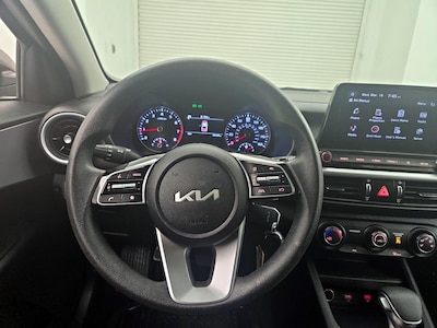 Steering Wheel & Instrument Cluster (On)