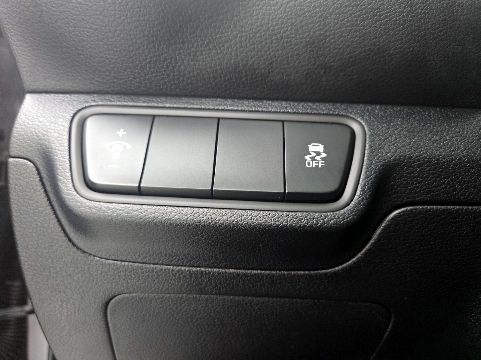2024 Kia Forte LXS - Photo 14