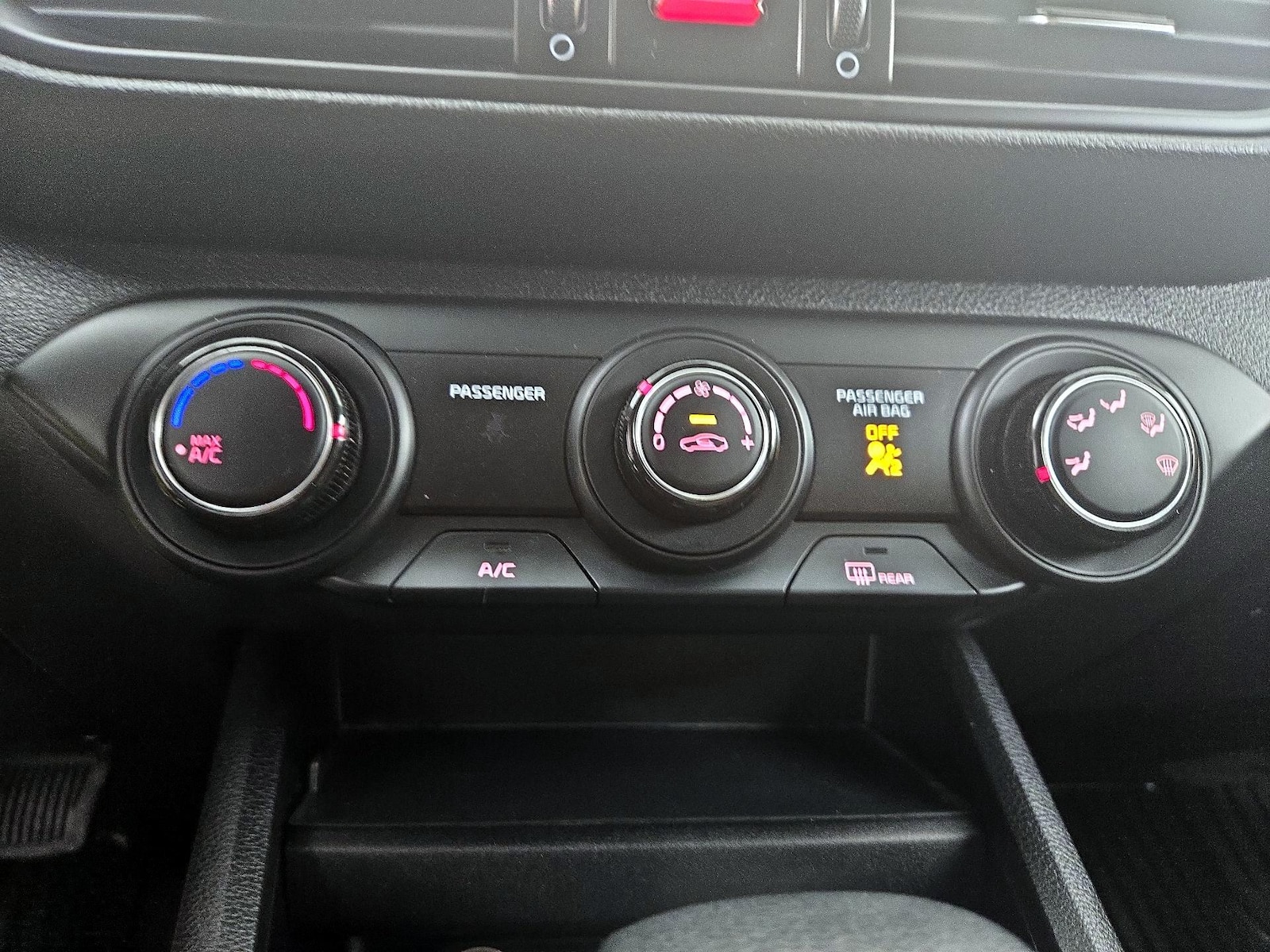 2024 Kia Forte LXS - Photo 17