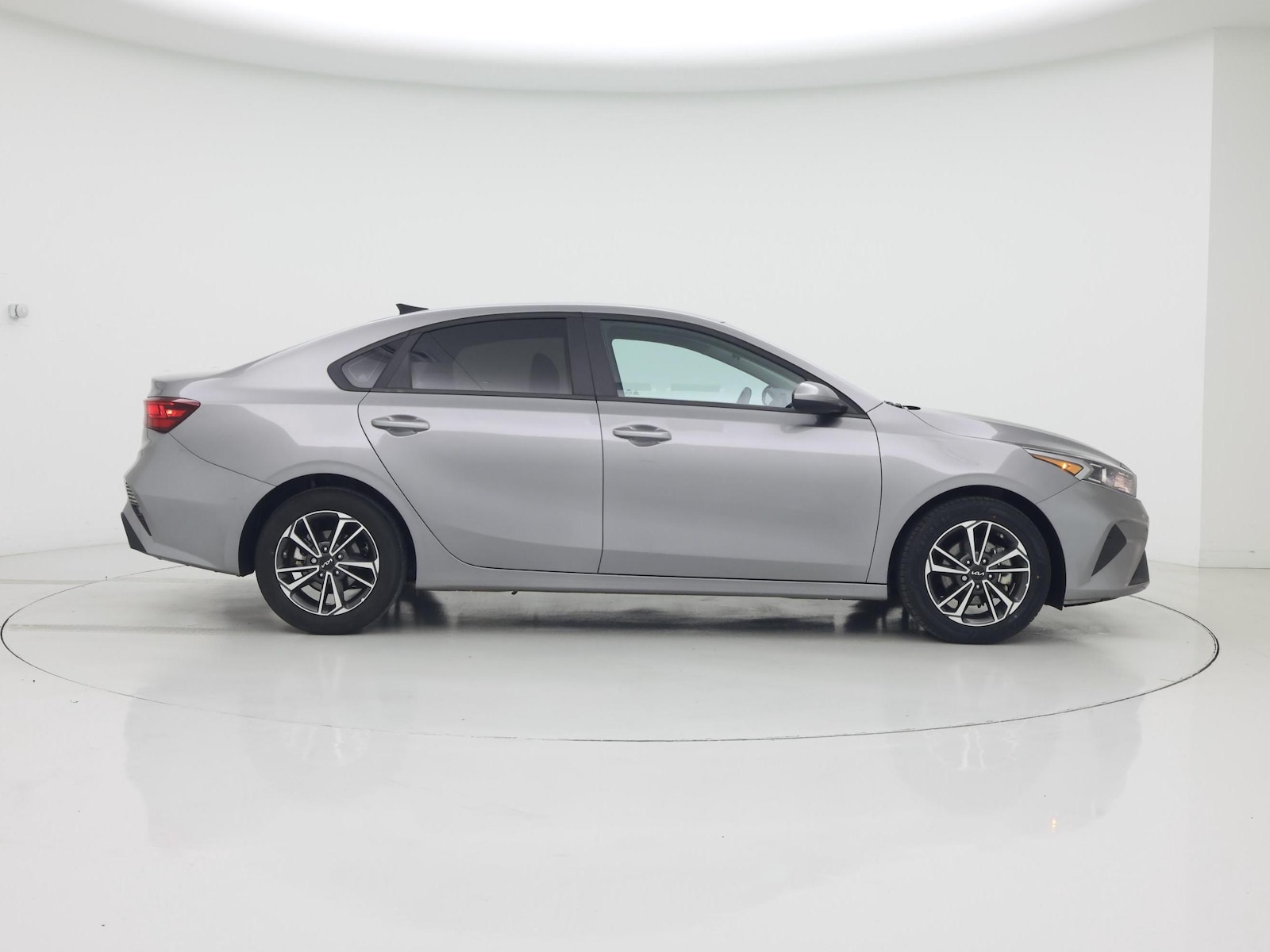 2024 Kia Forte LXS - Photo 8