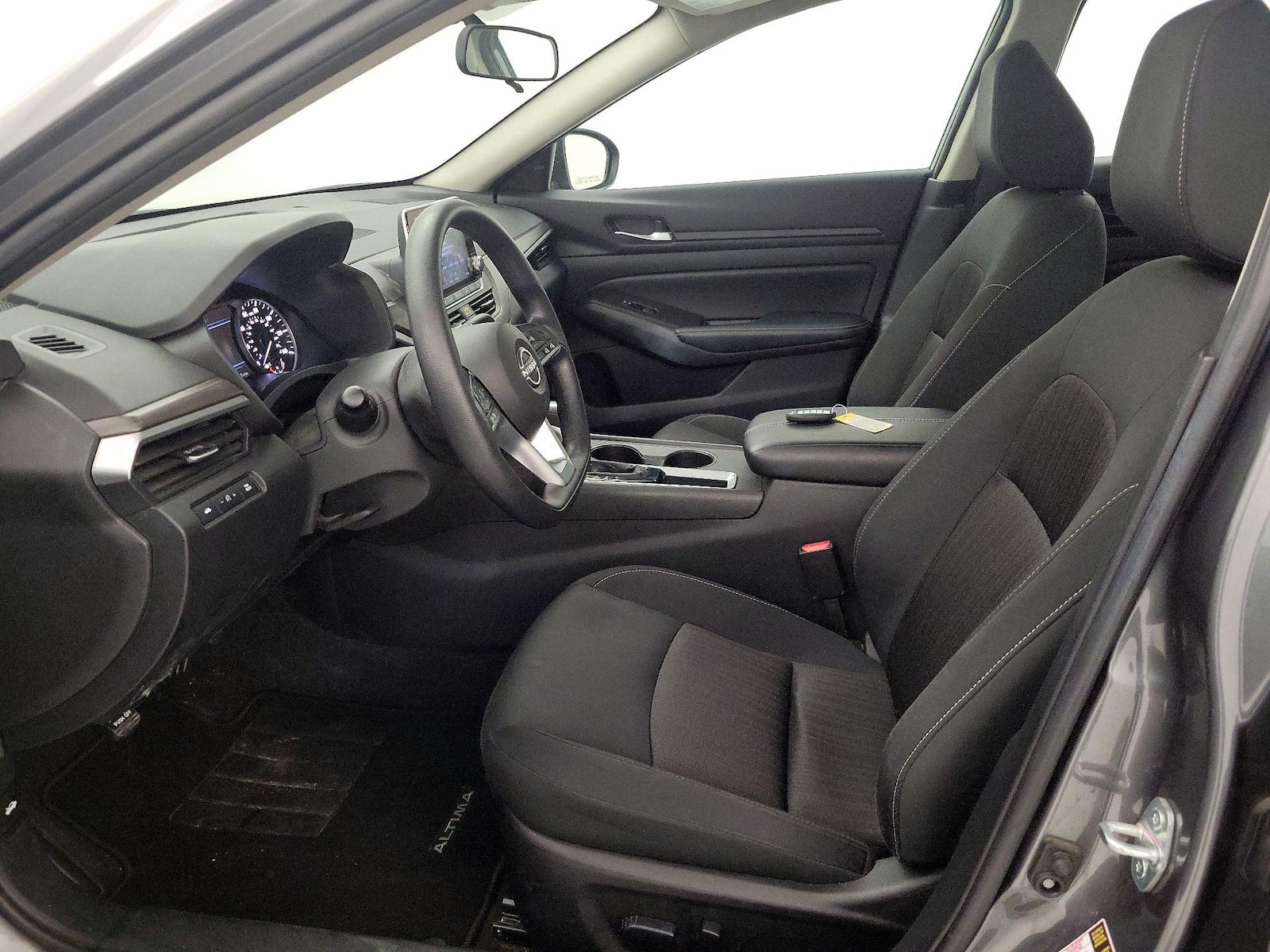 2025 Nissan Altima SV - Photo 12