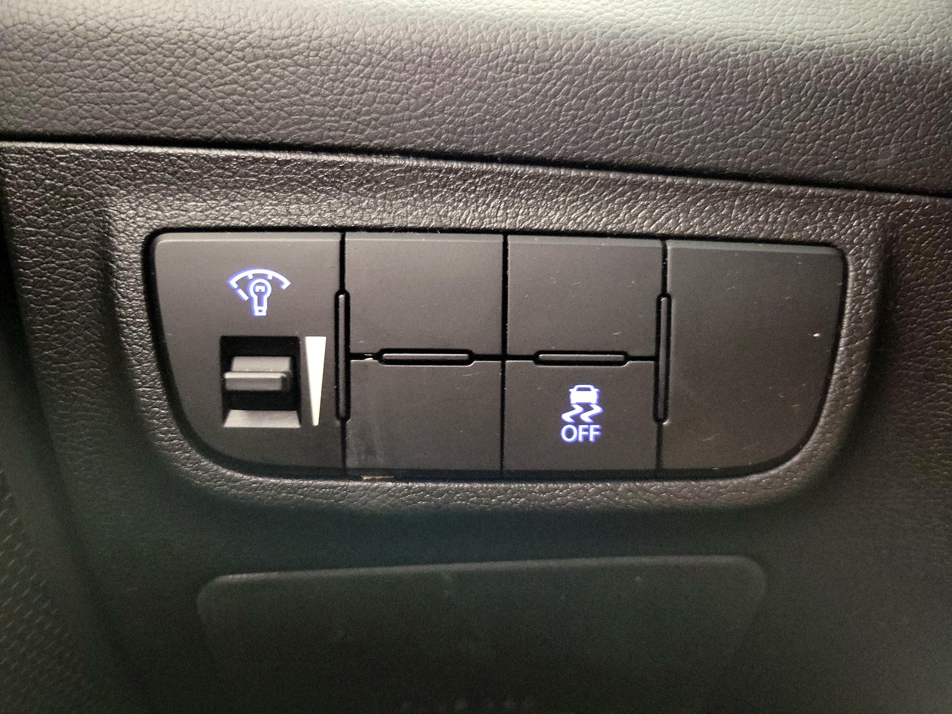 Thumbnail: 2017 Hyundai Veloster - 13