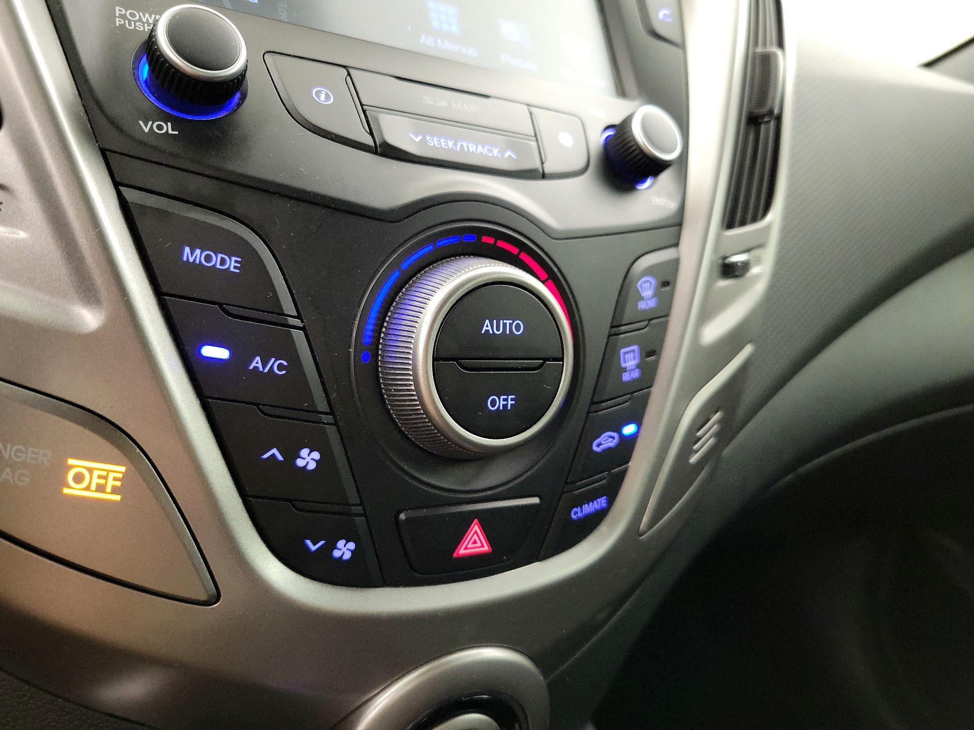 Thumbnail: 2017 Hyundai Veloster - 16