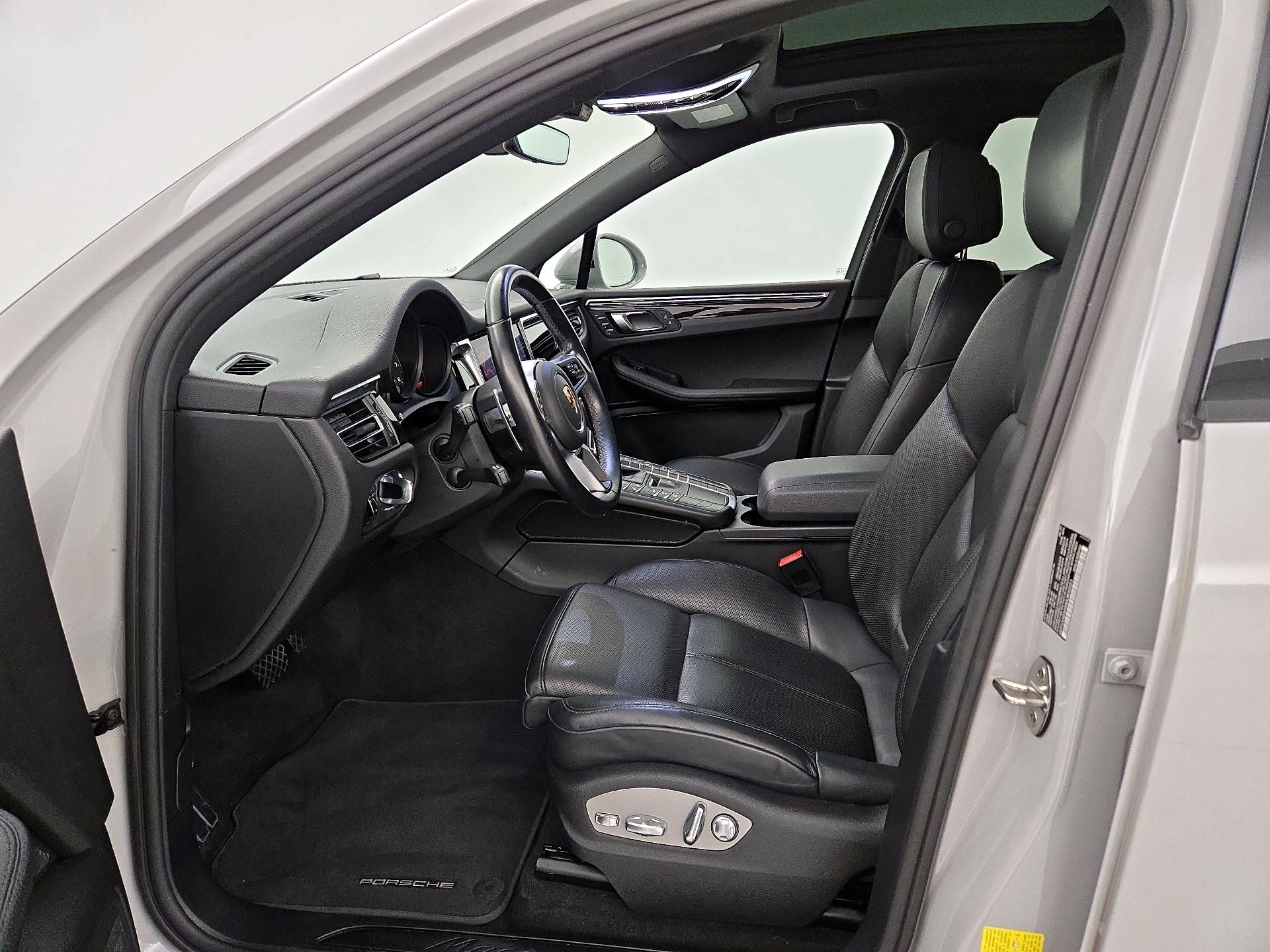 Thumbnail: 2021 Porsche Macan - 11