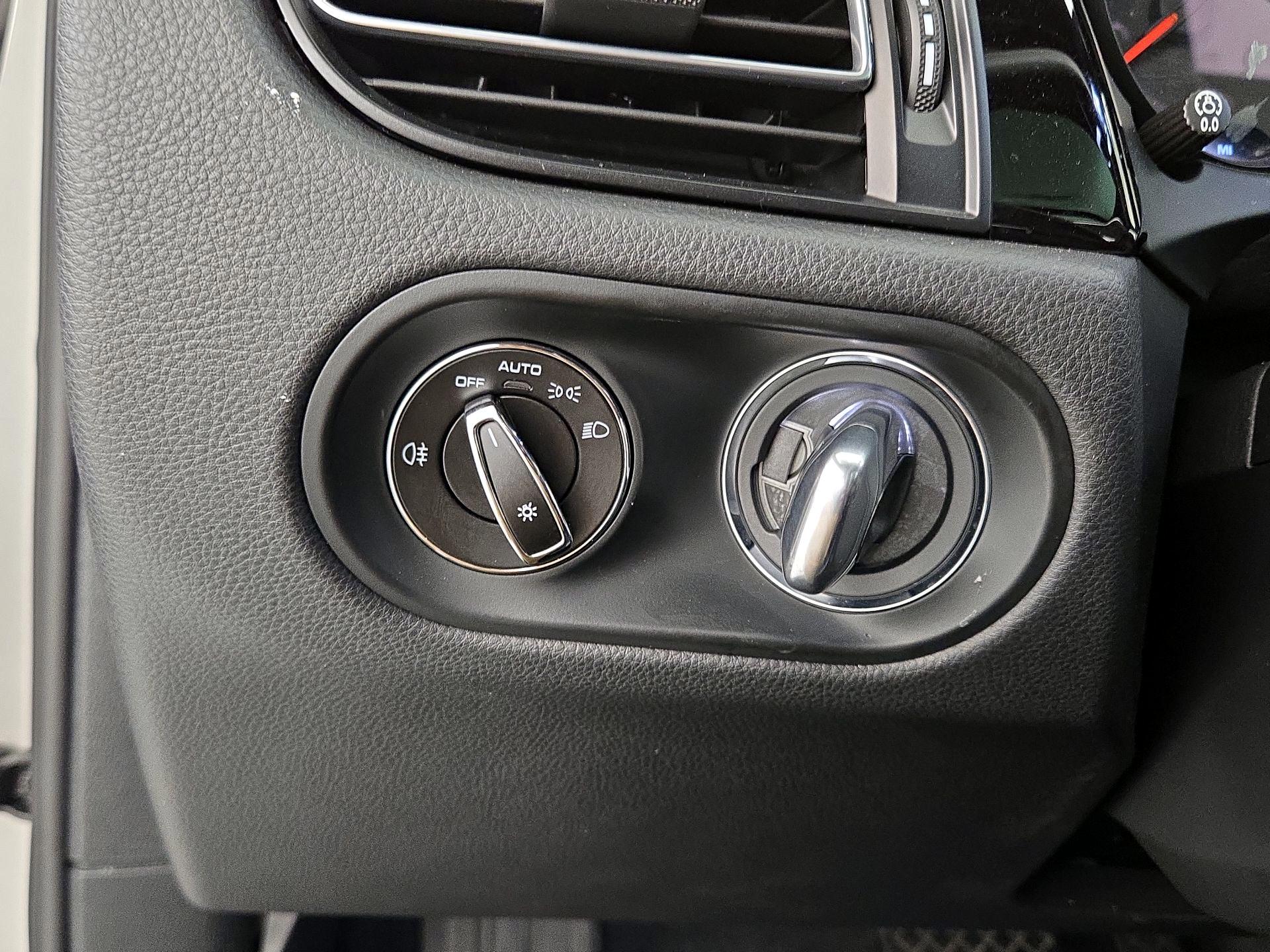 Thumbnail: 2021 Porsche Macan - 13