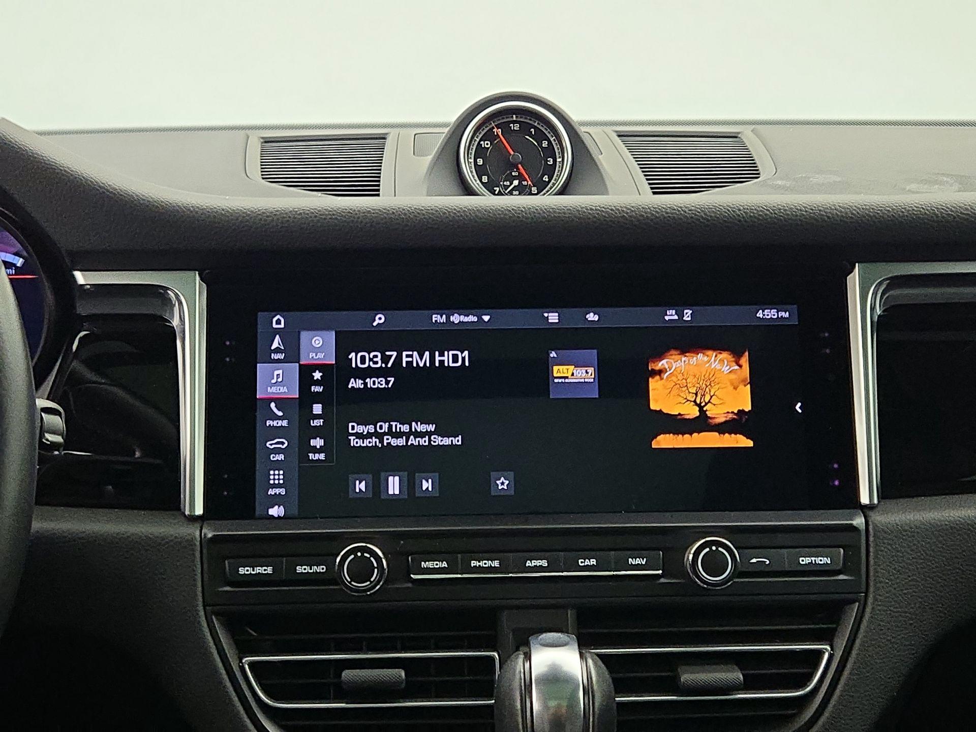 Thumbnail: 2021 Porsche Macan - 16