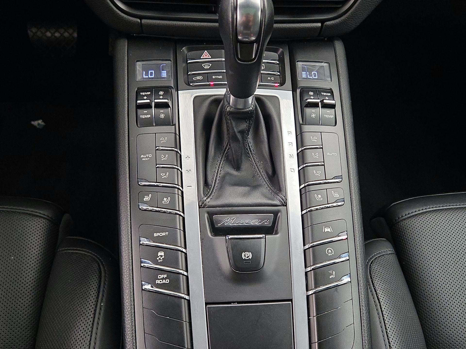 Thumbnail: 2021 Porsche Macan - 17