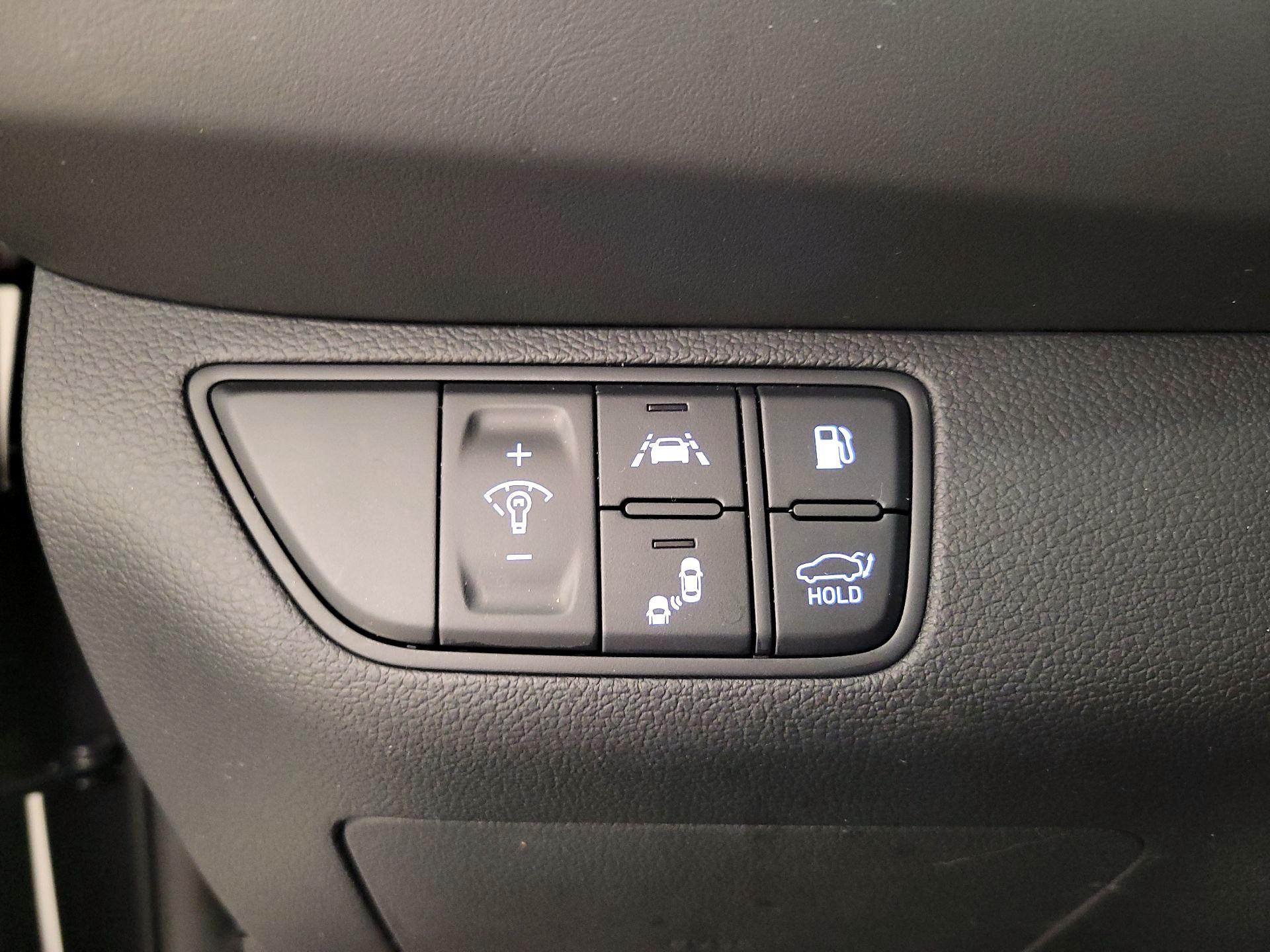 Thumbnail: 2020 Genesis G70 - 13