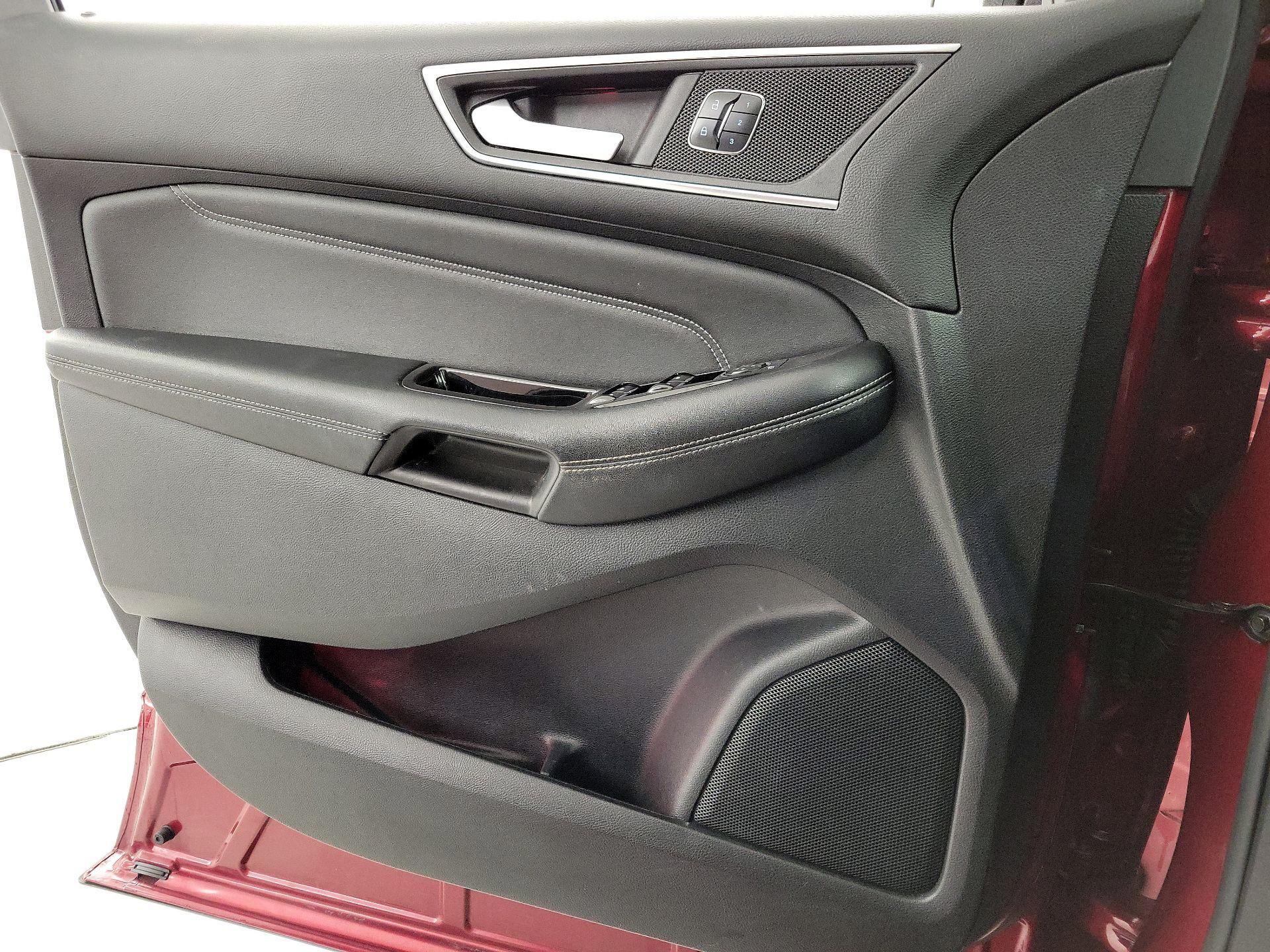 Thumbnail: 2016 Ford Edge - 12