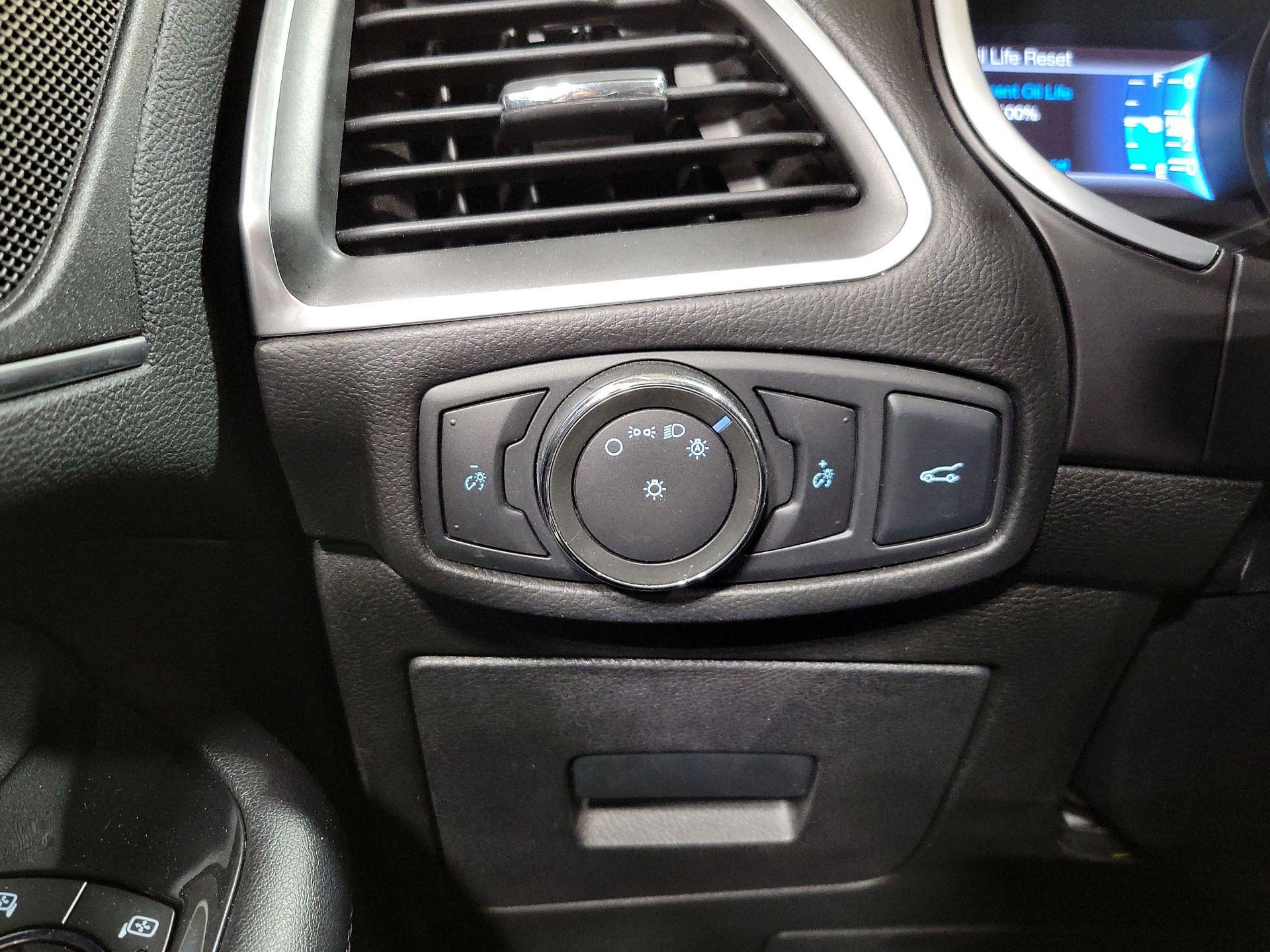 Thumbnail: 2016 Ford Edge - 13