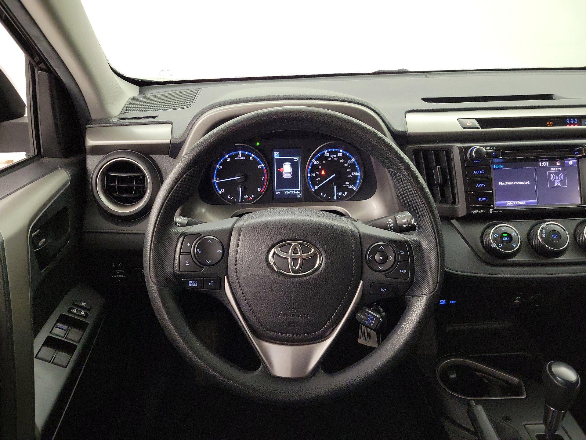 Thumbnail: 2018 Toyota RAV4 - 10