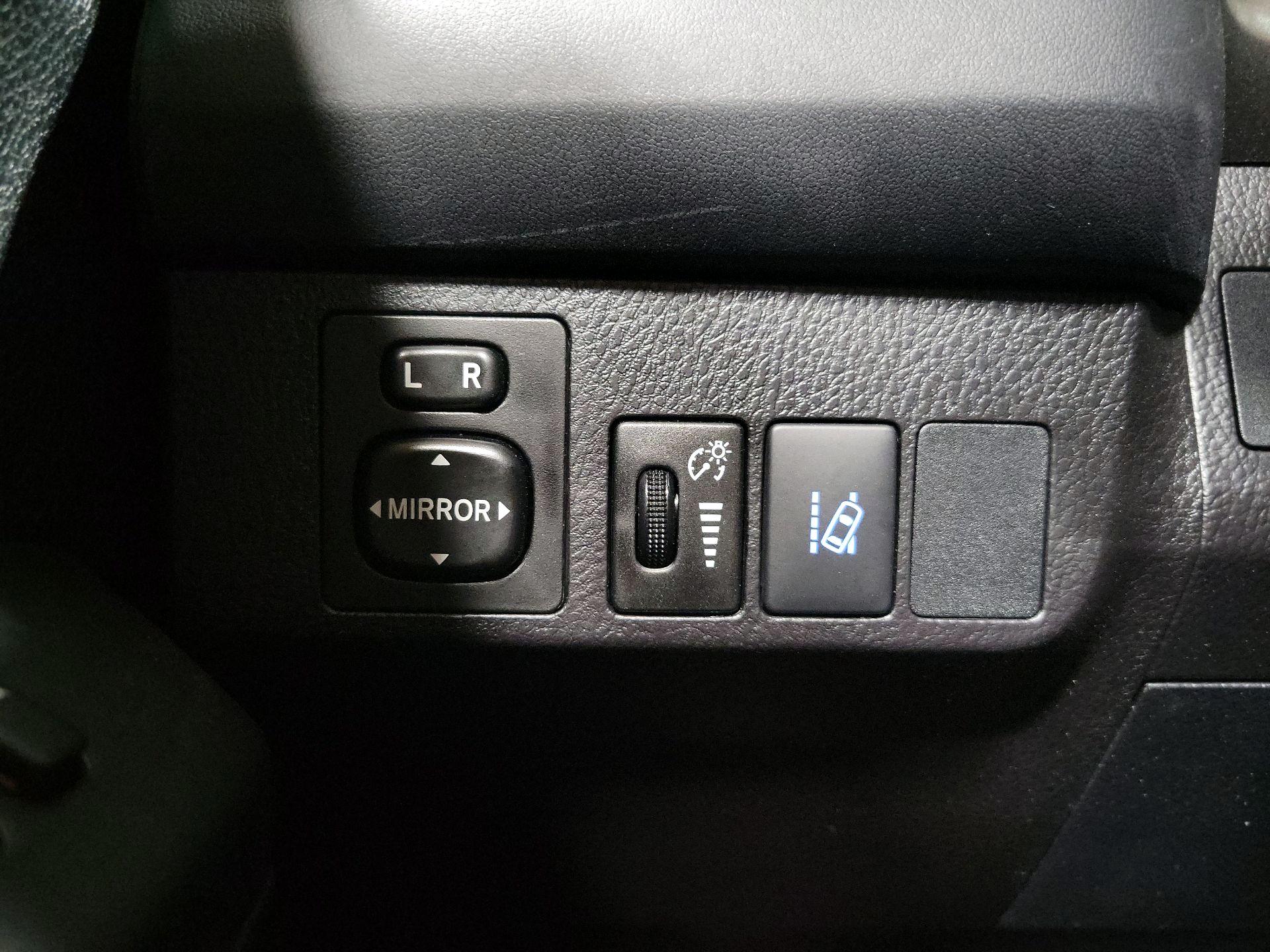 Thumbnail: 2018 Toyota RAV4 - 13
