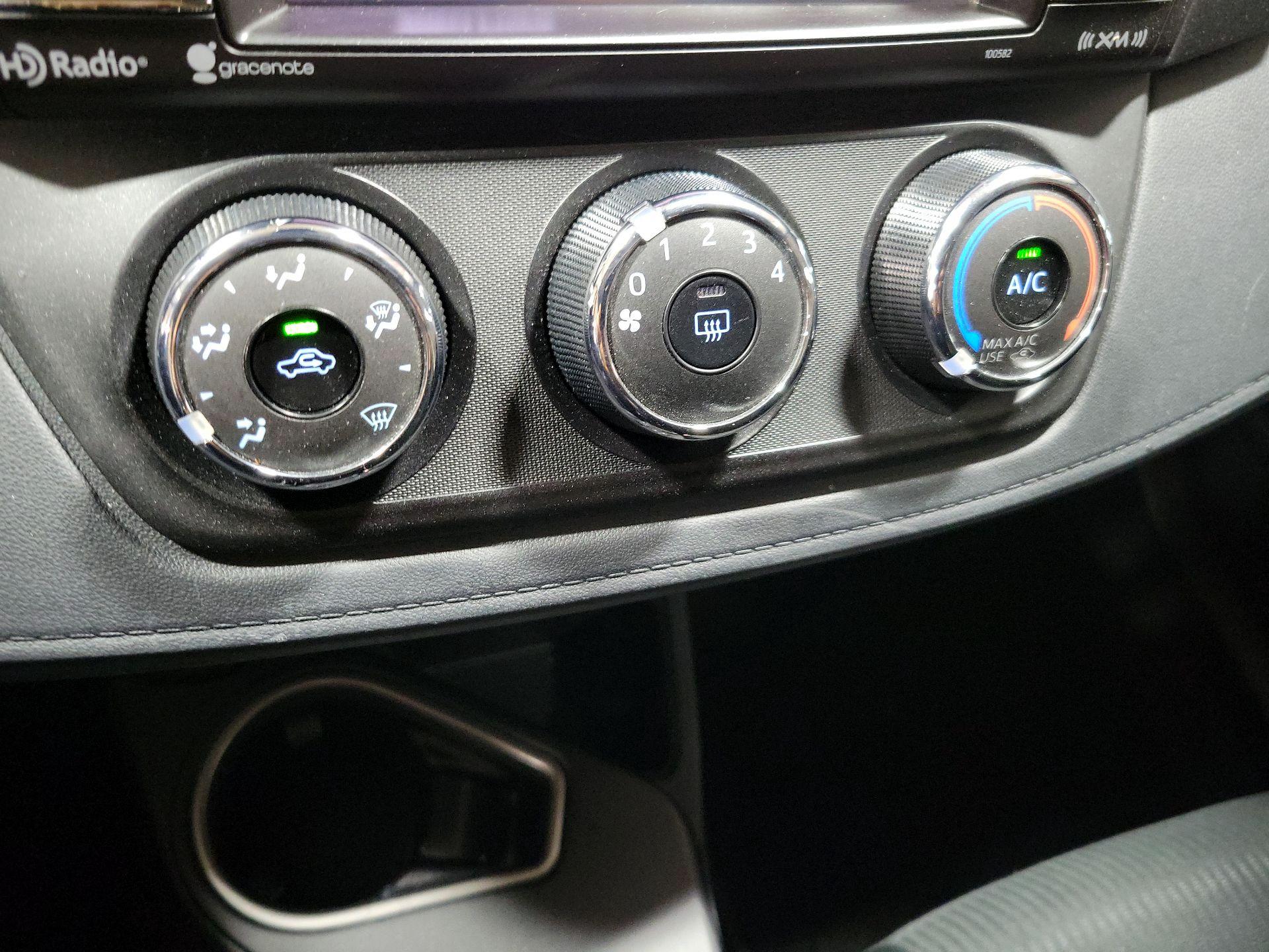 Thumbnail: 2018 Toyota RAV4 - 16