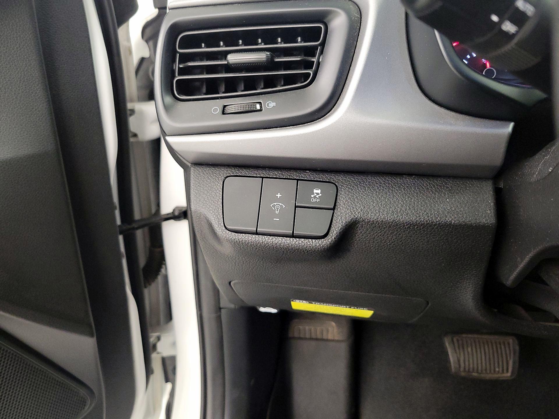 Thumbnail: 2021 Kia Rio - 13