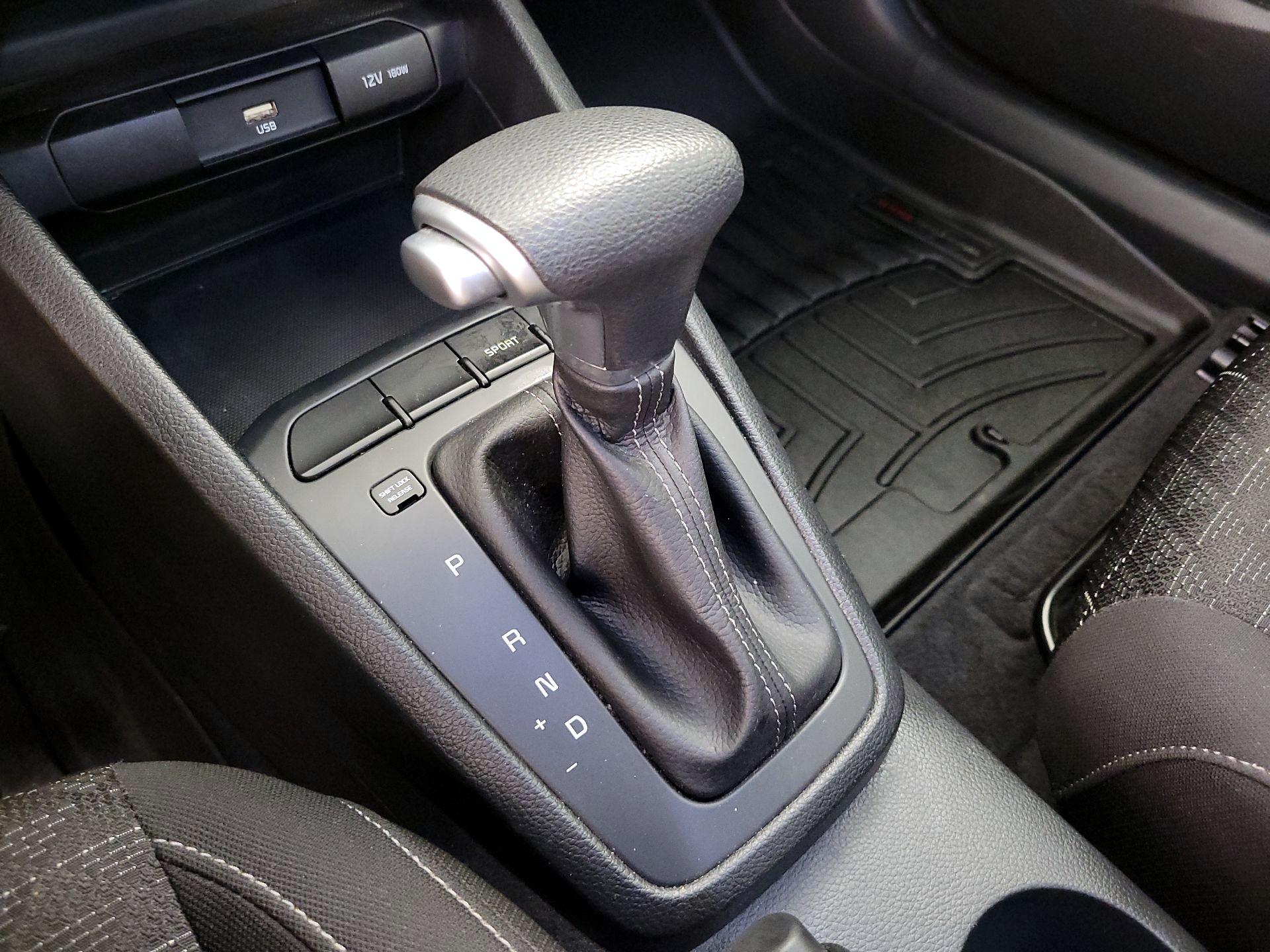 Thumbnail: 2021 Kia Rio - 17