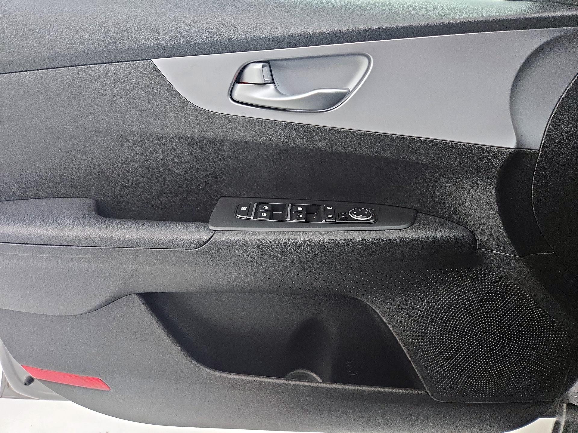 Thumbnail: 2023 Kia Forte - 10