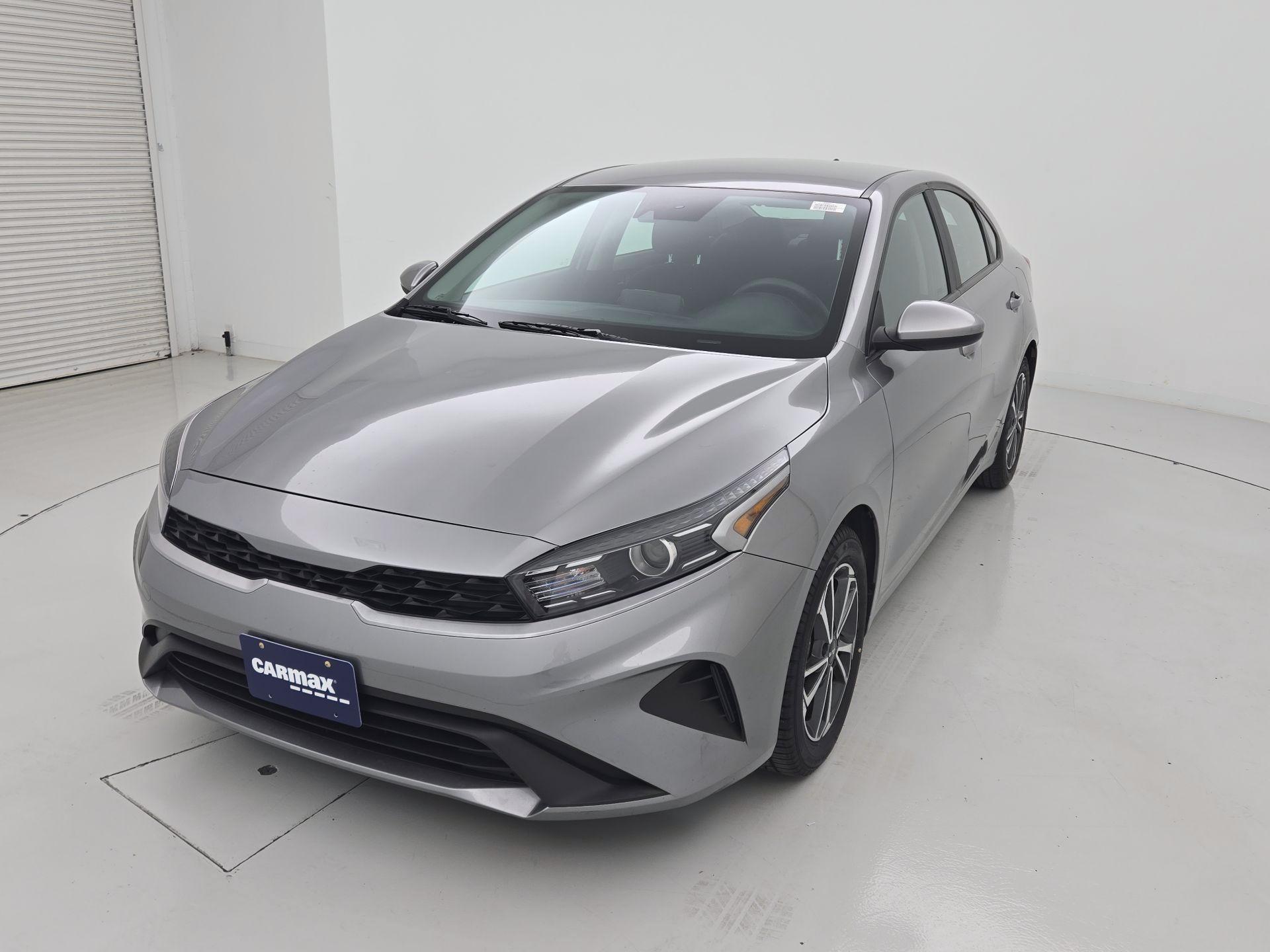 Thumbnail: 2023 Kia Forte - 3