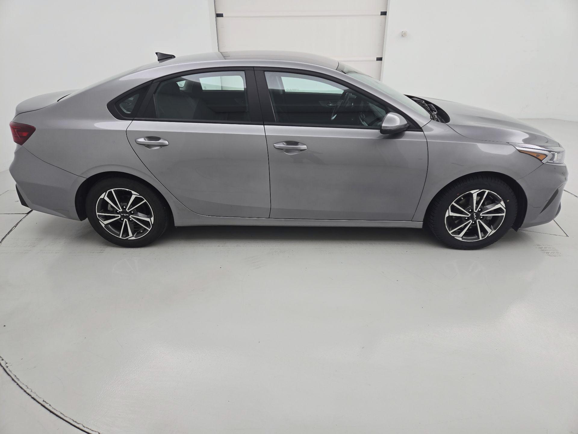 Thumbnail: 2023 Kia Forte - 4