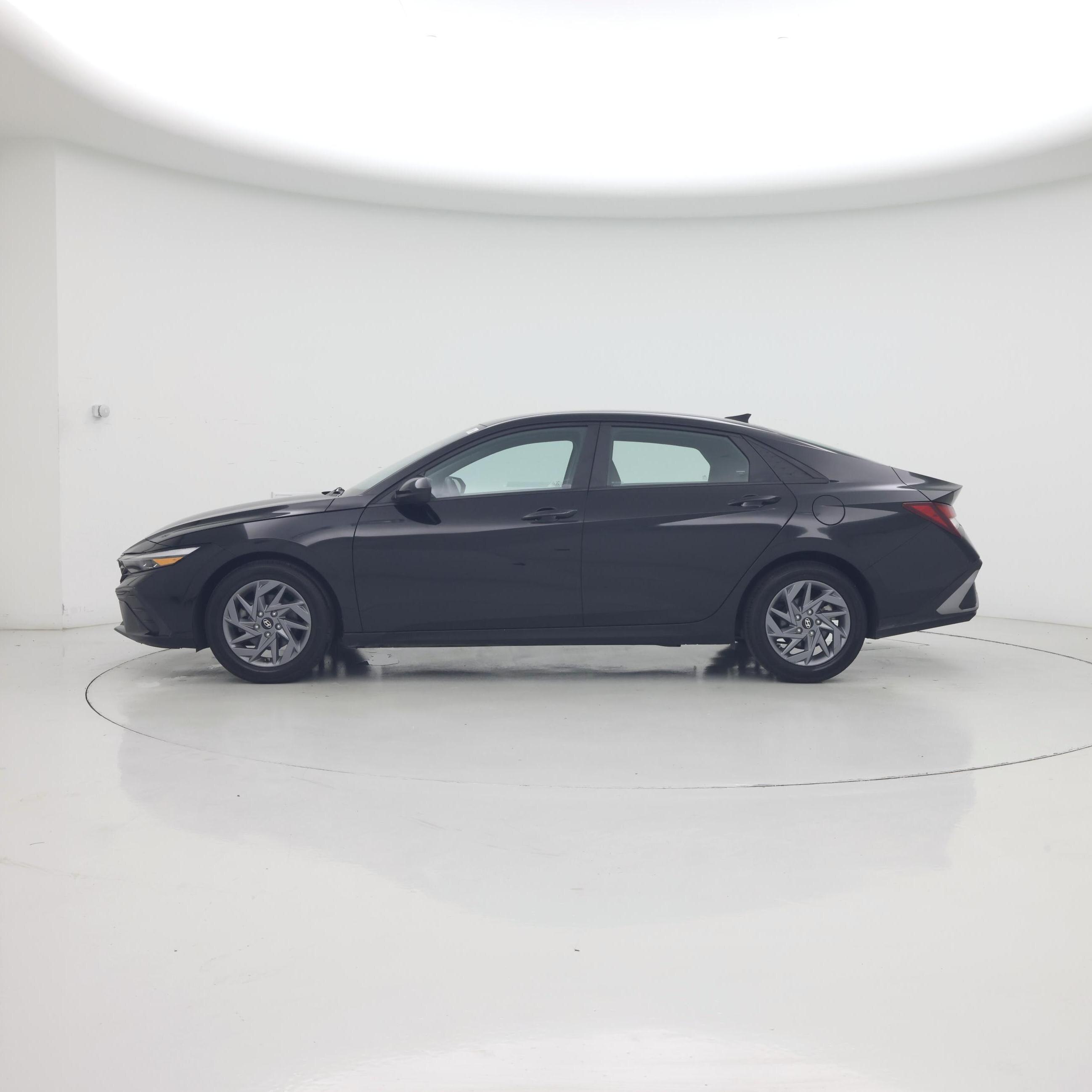 Thumbnail: 2024 Hyundai Elantra - 3
