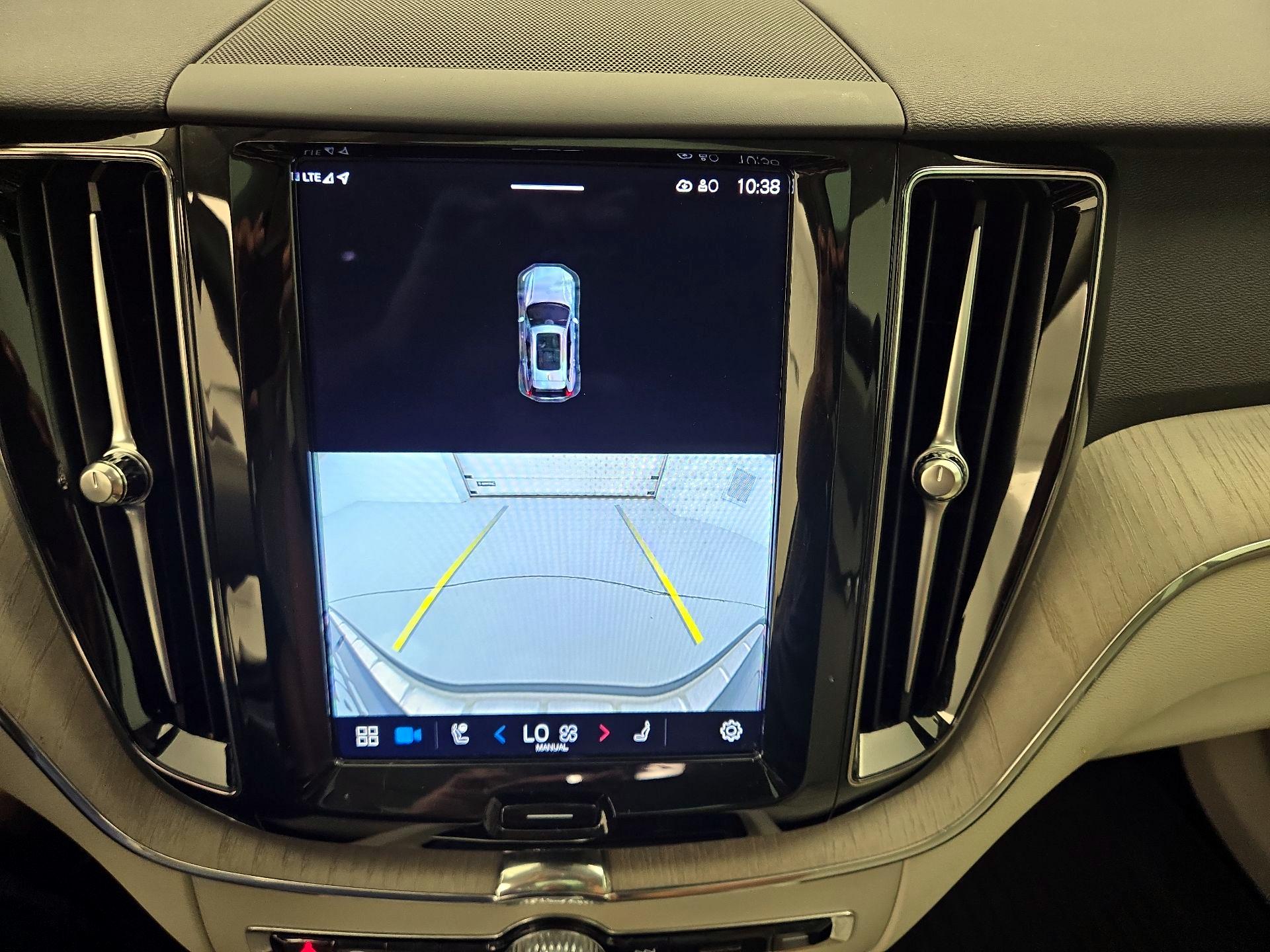Thumbnail: 2023 Volvo XC60 - 15