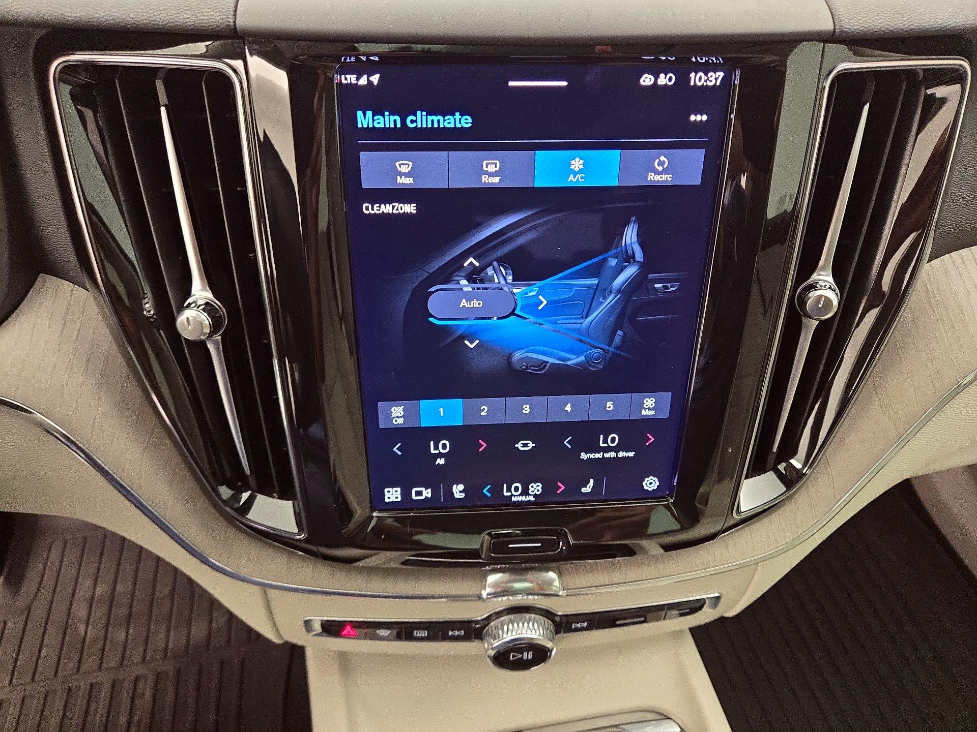 Thumbnail: 2023 Volvo XC60 - 17