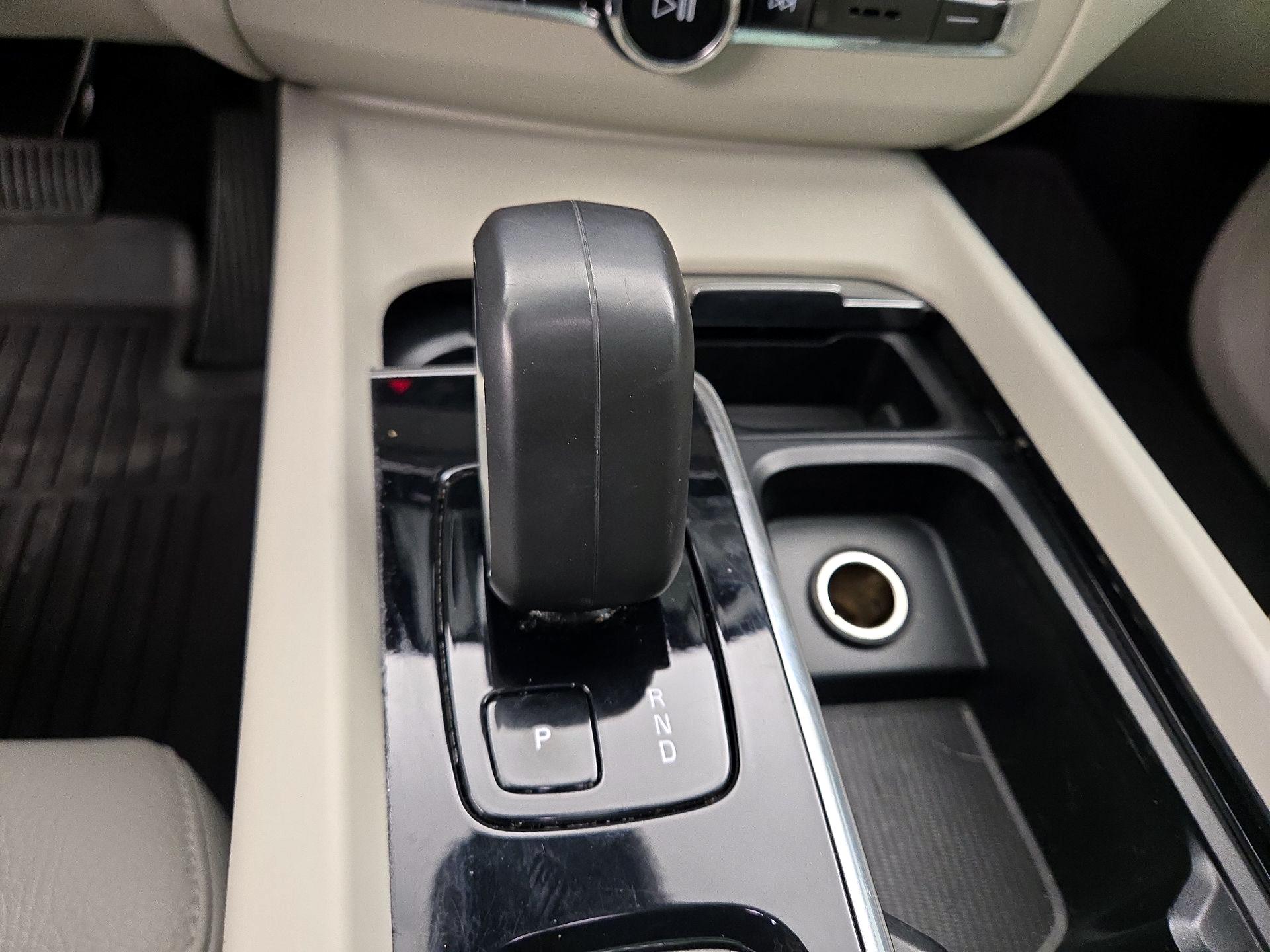 Thumbnail: 2023 Volvo XC60 - 18