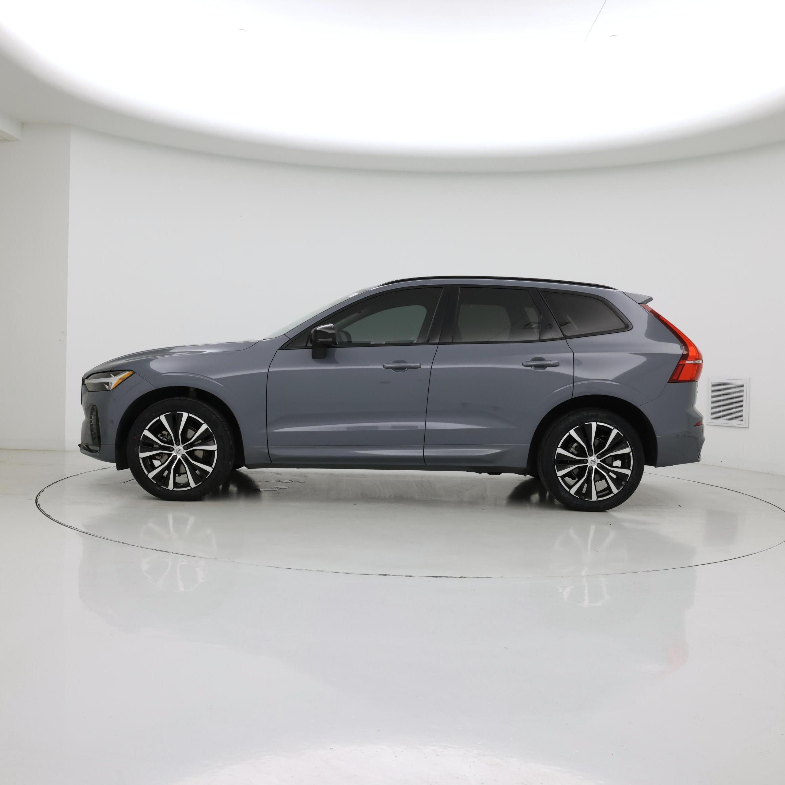 Thumbnail: 2023 Volvo XC60 - 3