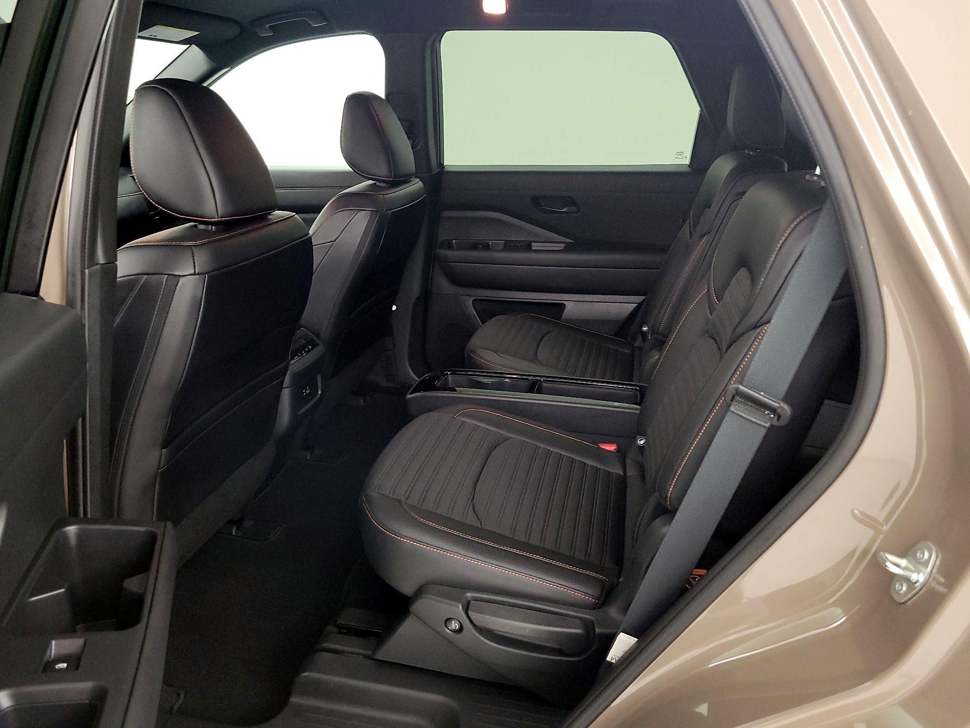 Thumbnail: 2024 Nissan Pathfinder - 19