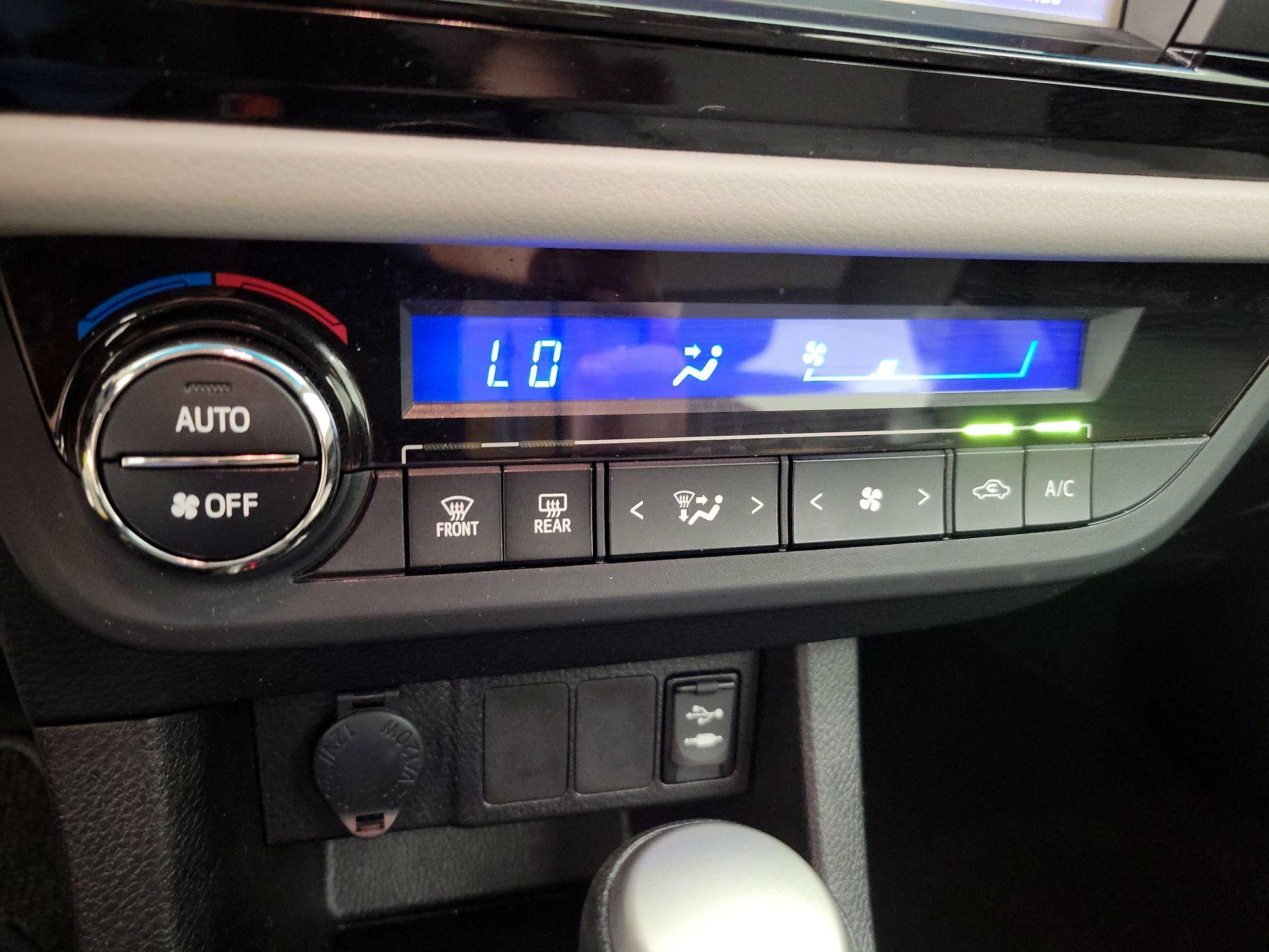 Thumbnail: 2015 Toyota Corolla - 16