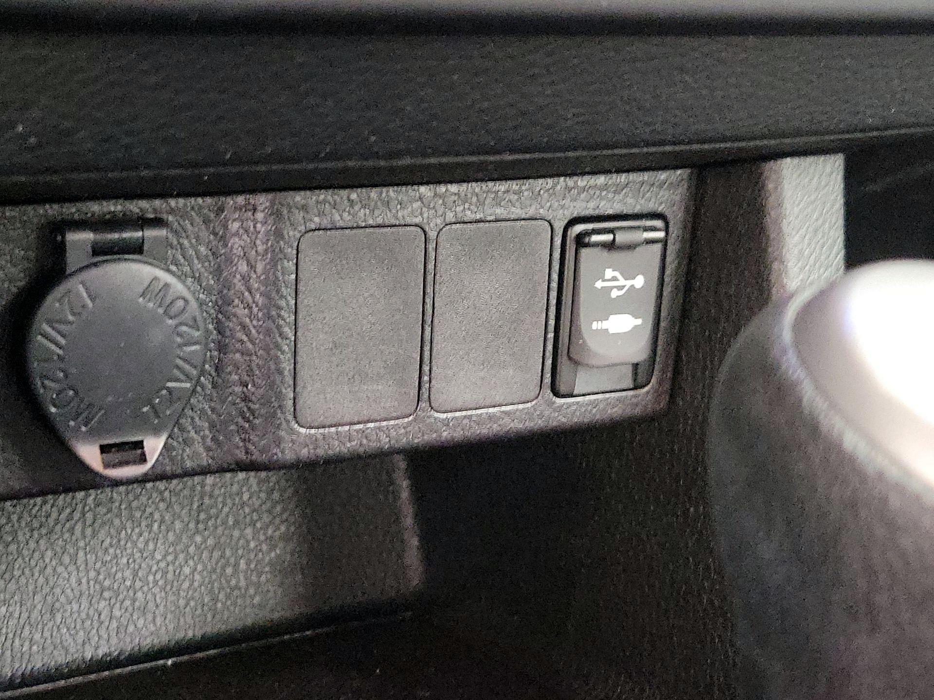 Thumbnail: 2015 Toyota Corolla - 18