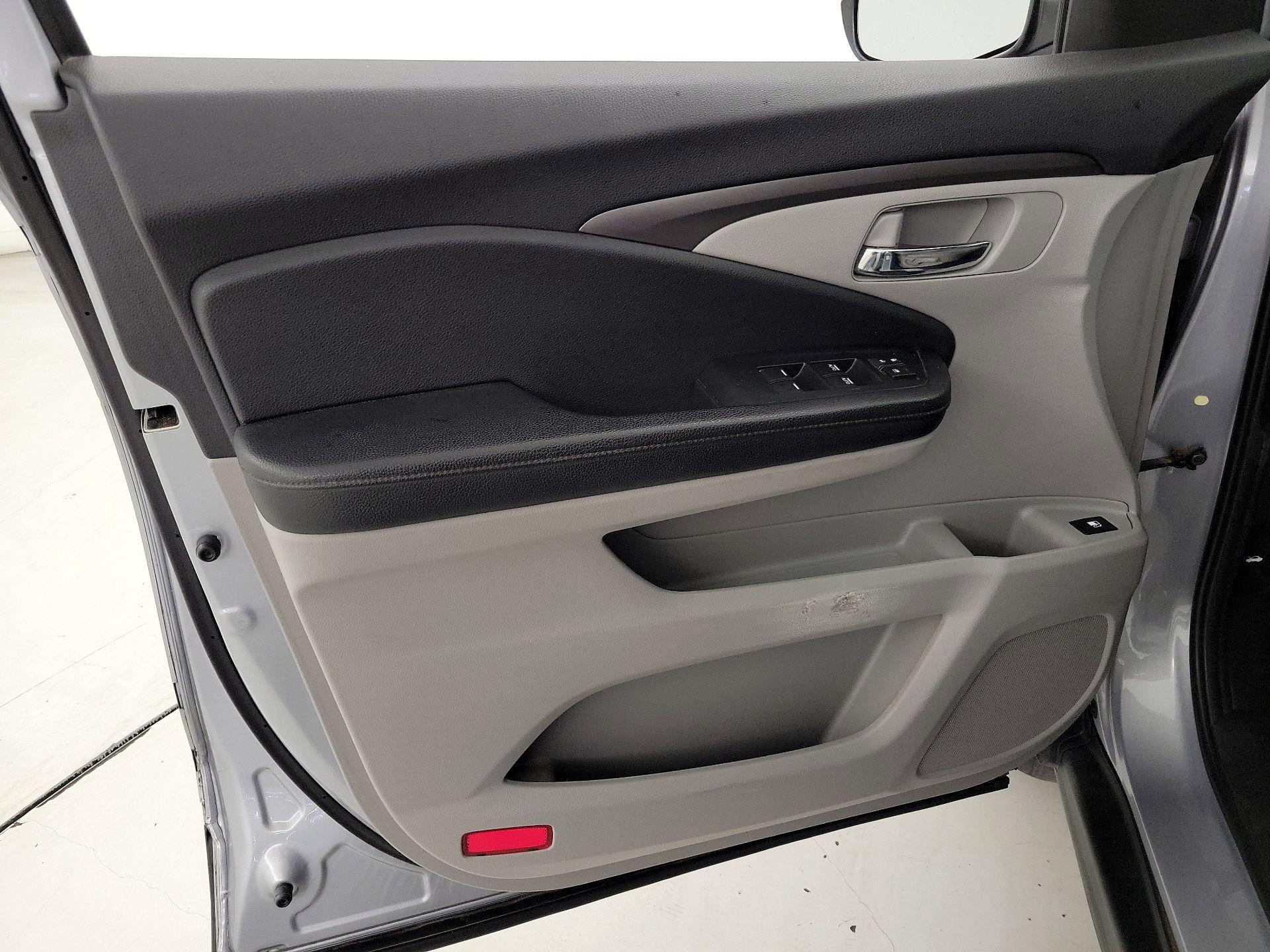 Thumbnail: 2019 Honda Pilot - 12