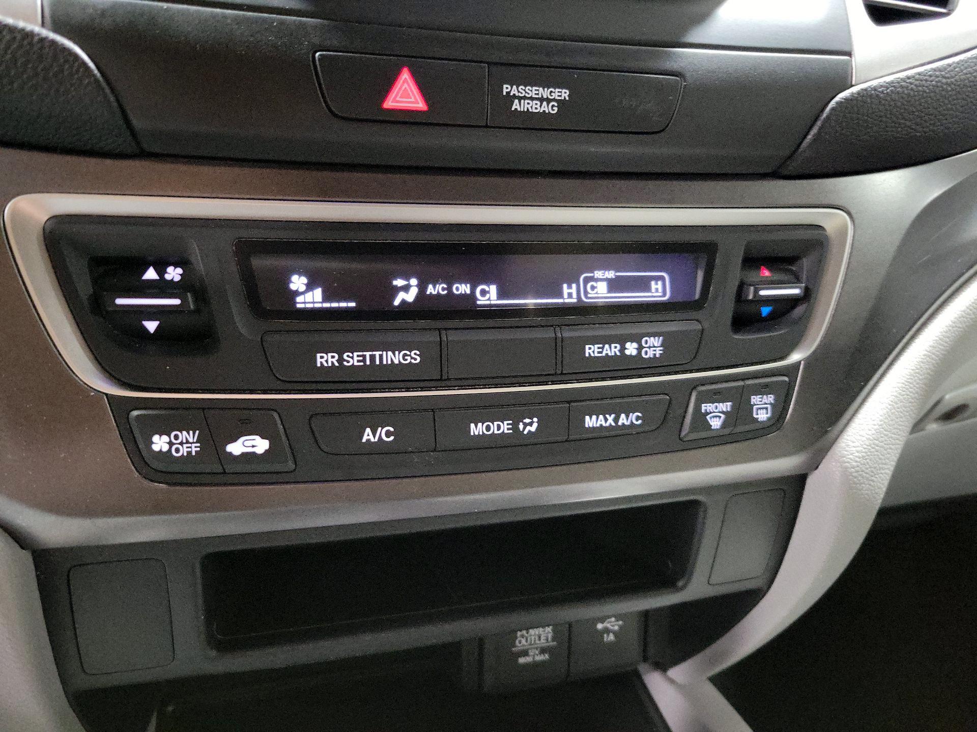 Thumbnail: 2019 Honda Pilot - 16