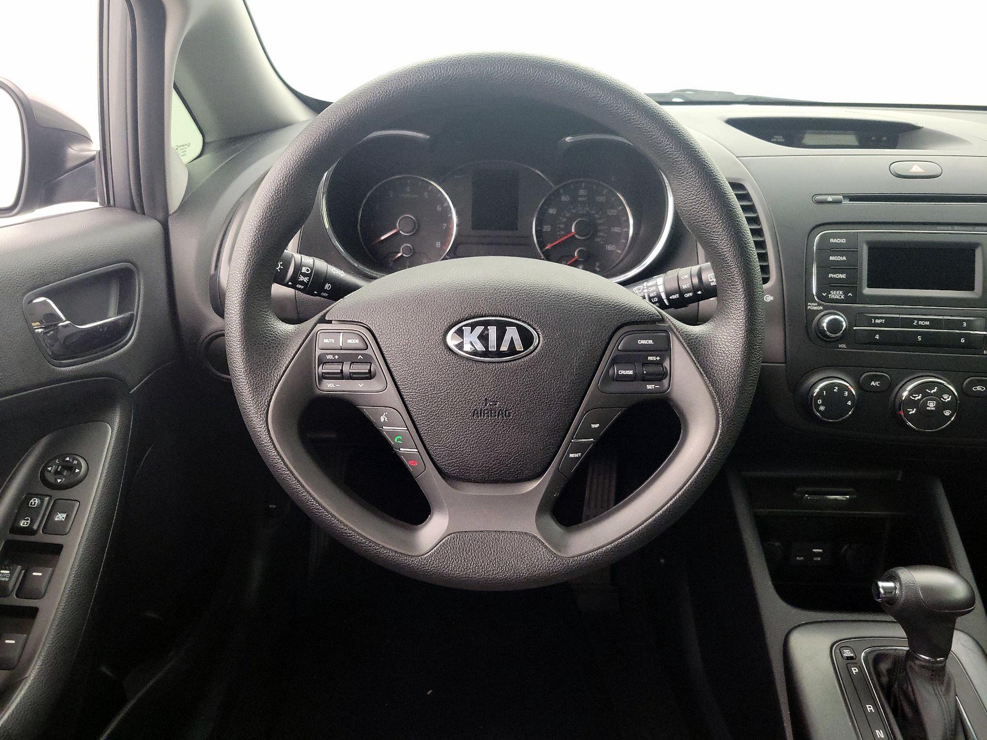 Thumbnail: 2016 Kia Forte - 10