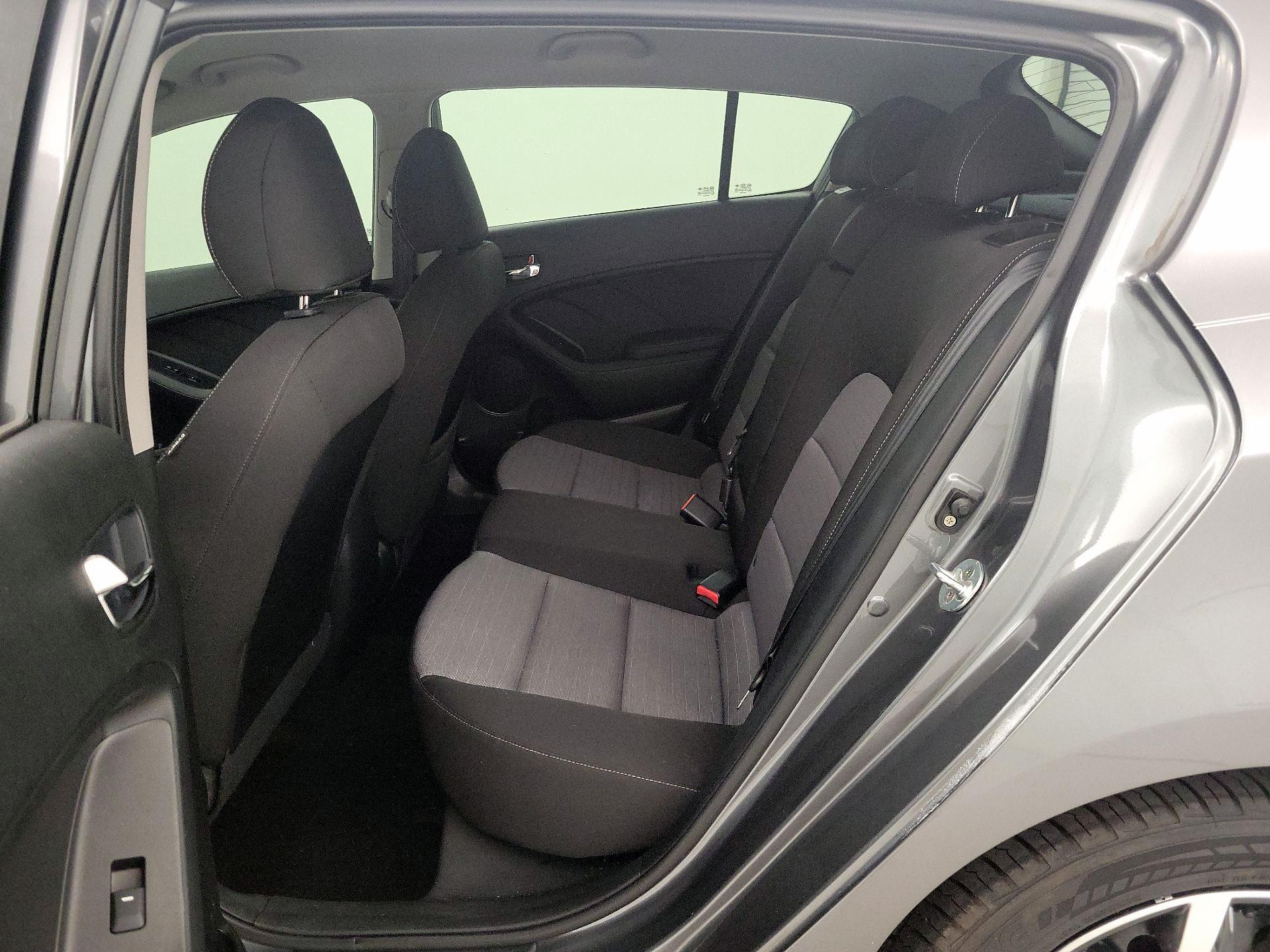 Thumbnail: 2016 Kia Forte - 18