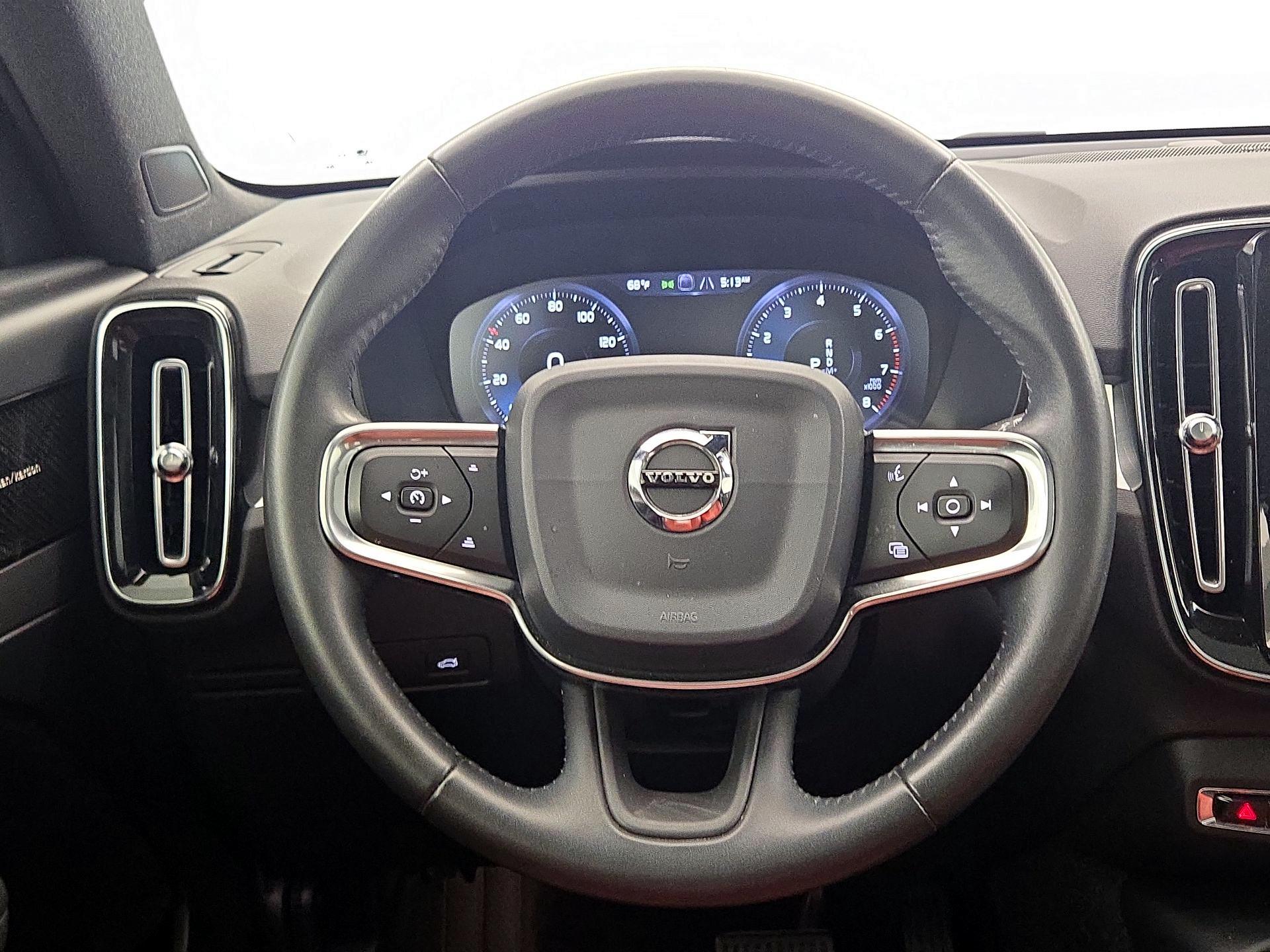 Thumbnail: 2020 Volvo XC40 - 10