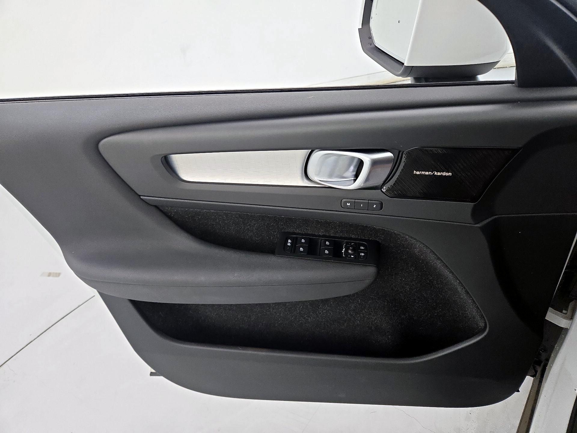 Thumbnail: 2020 Volvo XC40 - 12