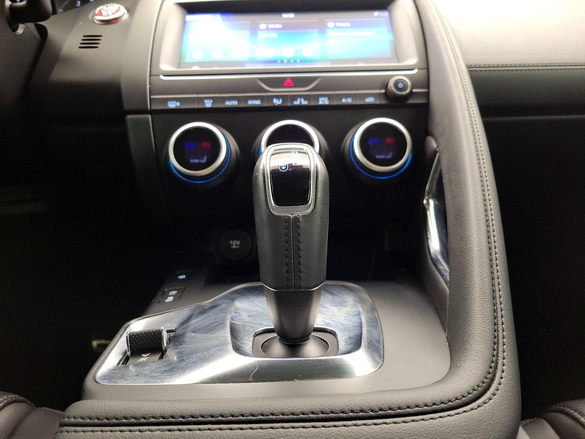 Thumbnail: 2019 Jaguar E-Pace - 17