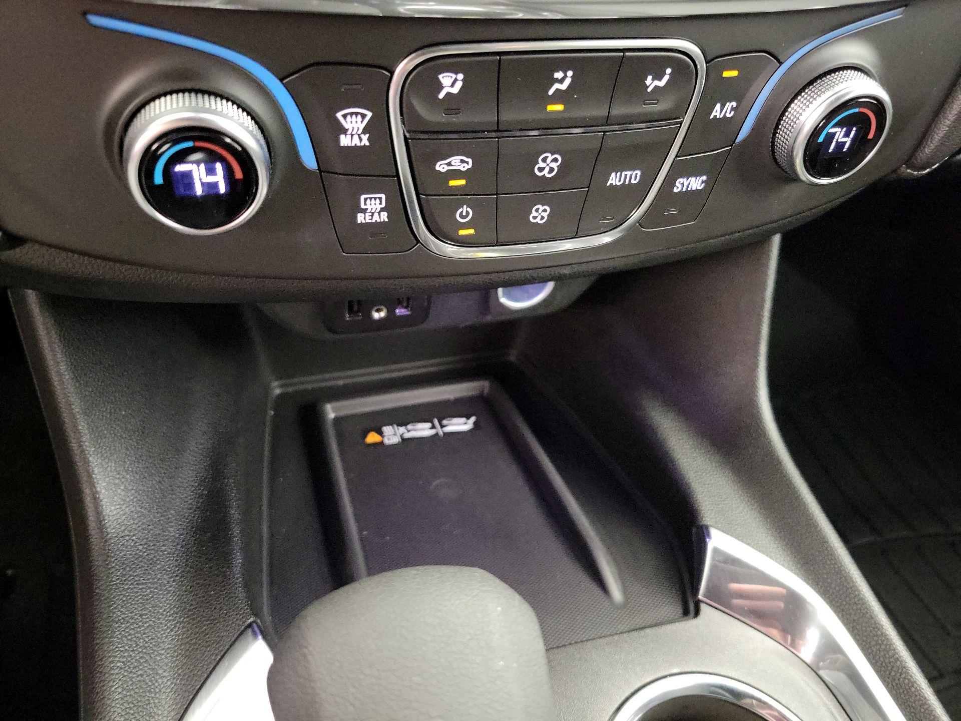 Thumbnail: 2023 Chevrolet Traverse - 16