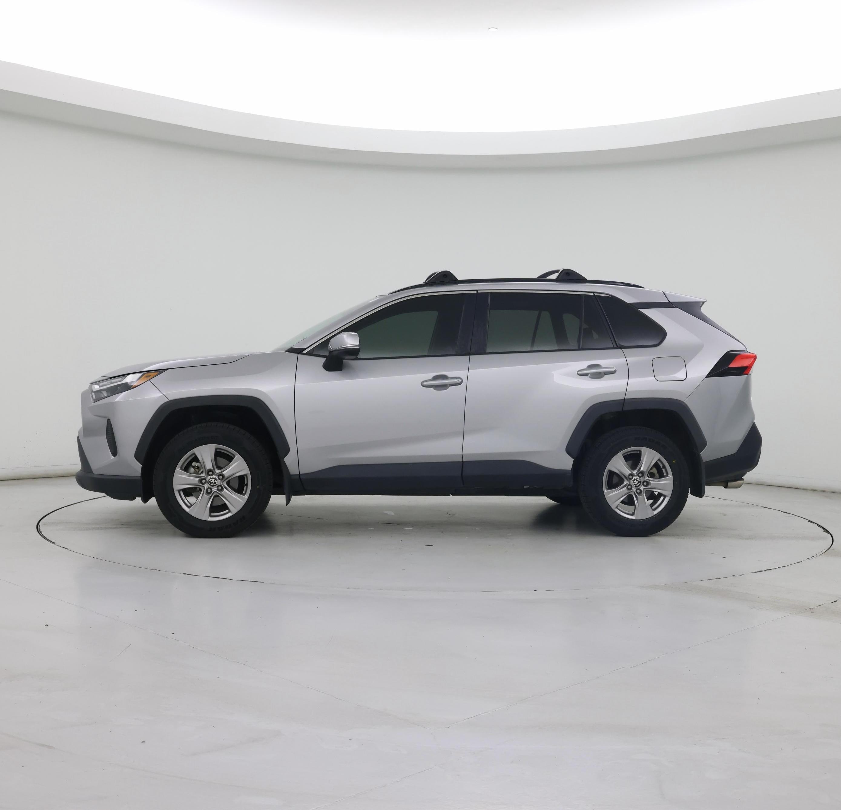 Thumbnail: 2022 Toyota RAV4 - 3