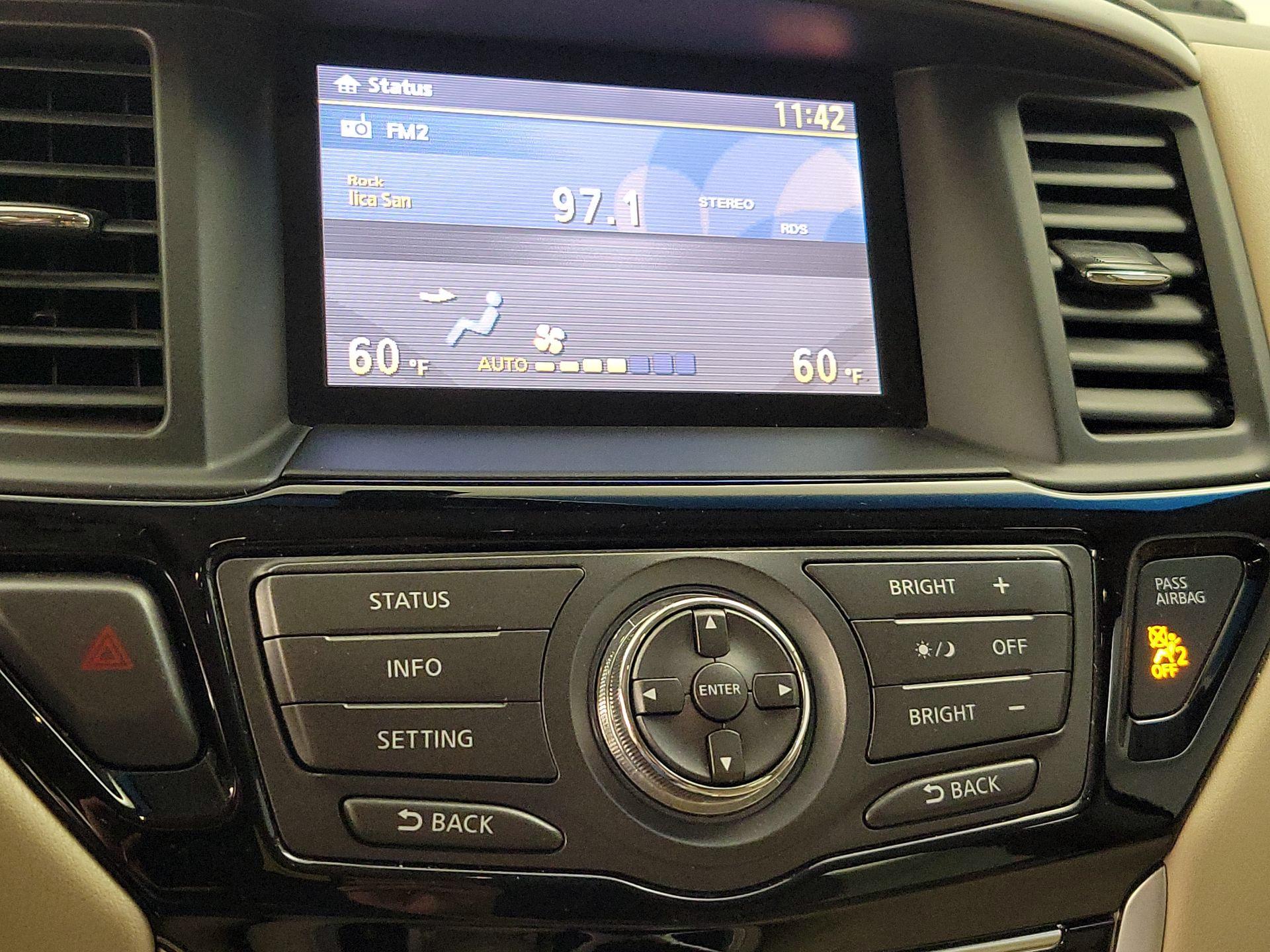 Thumbnail: 2015 Nissan Pathfinder - 15