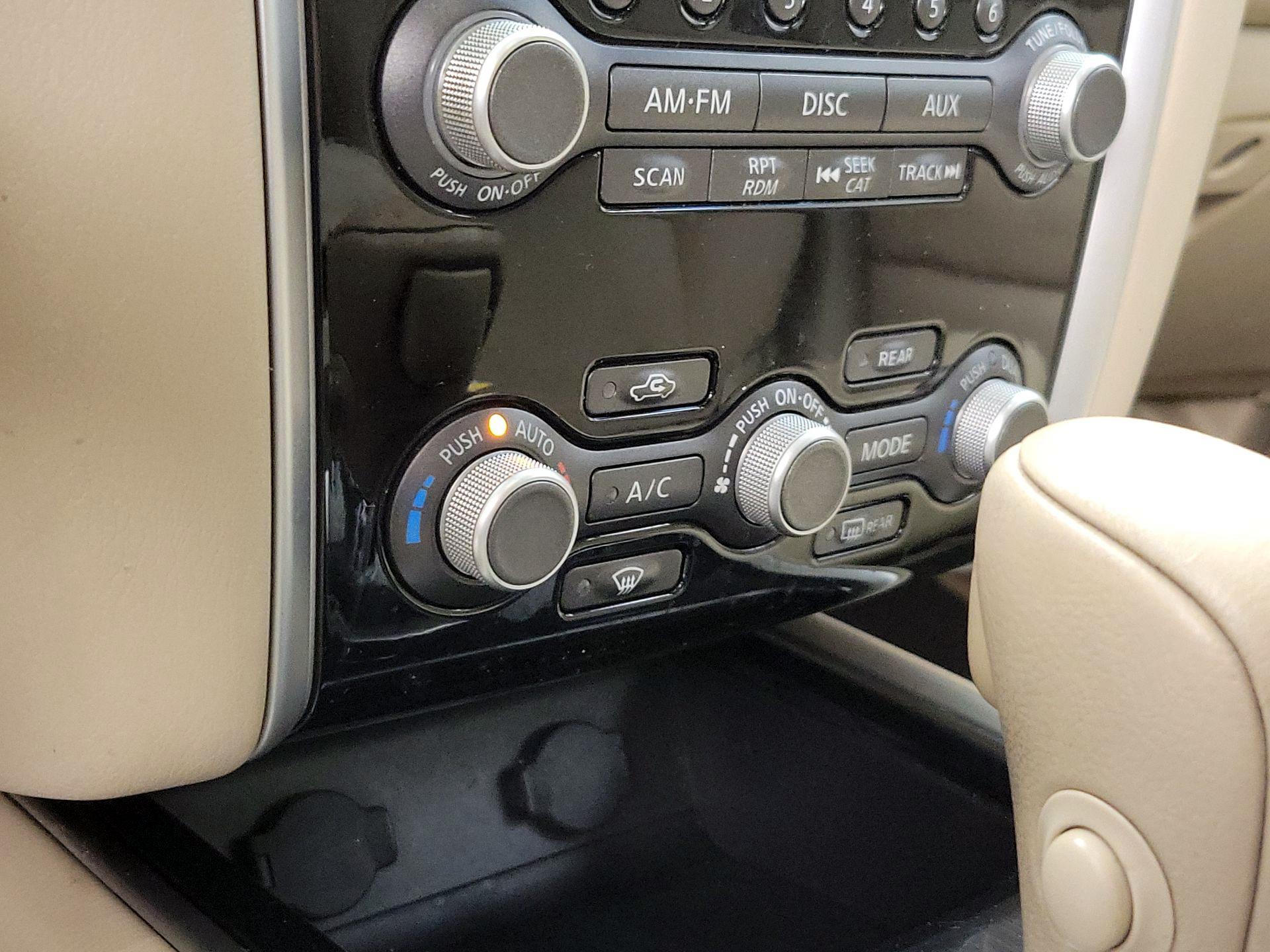 Thumbnail: 2015 Nissan Pathfinder - 16