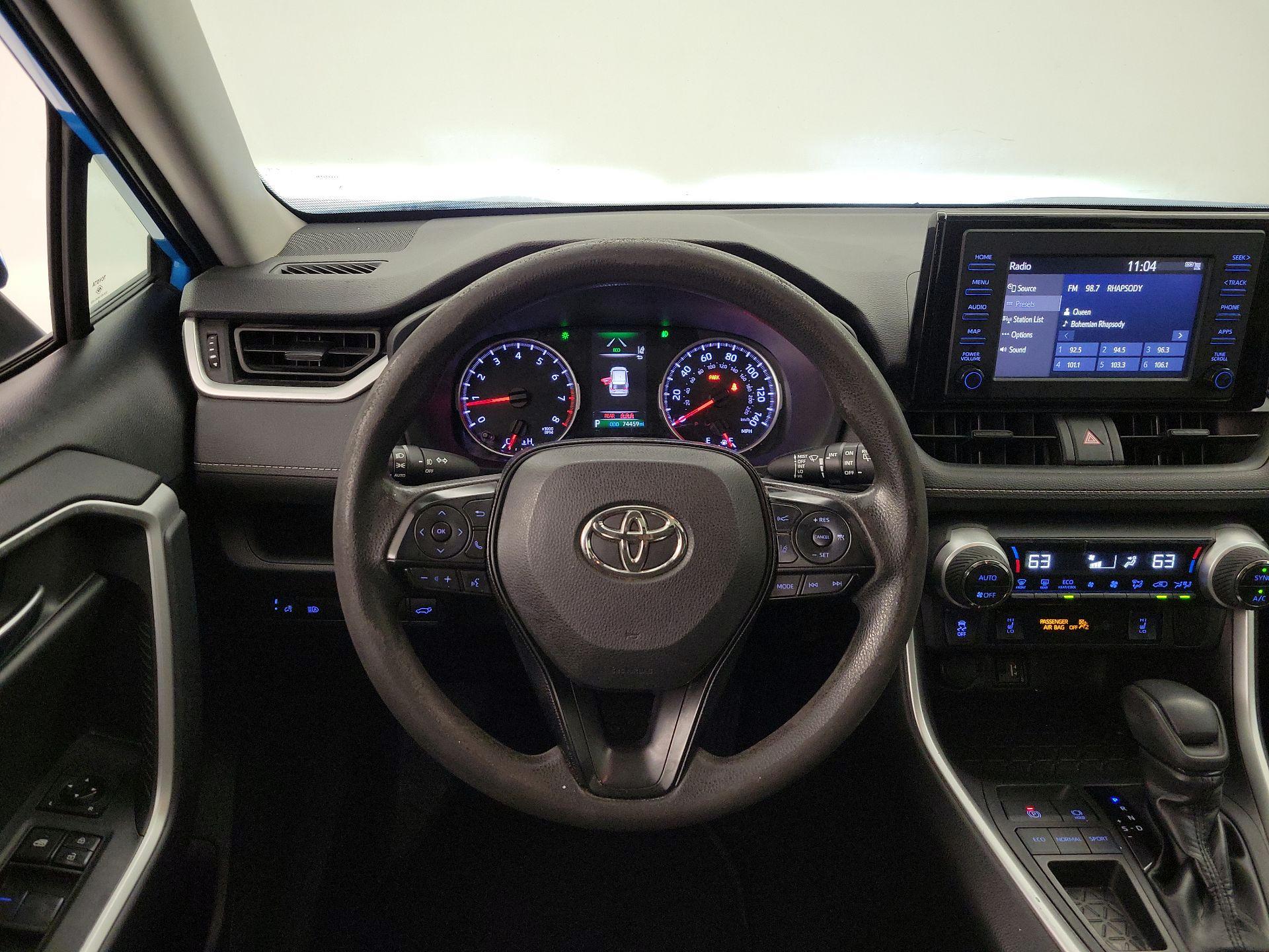 Thumbnail: 2019 Toyota RAV4 - 10