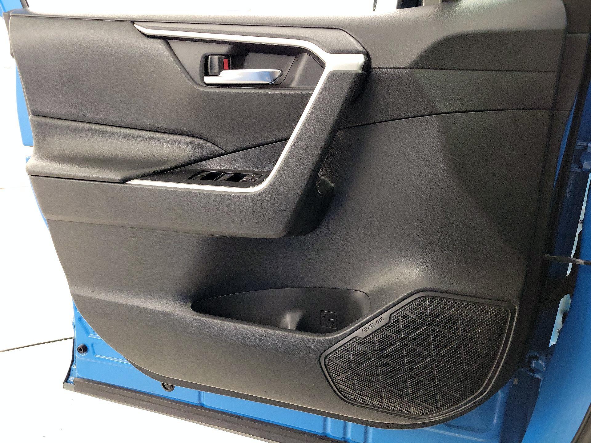 Thumbnail: 2019 Toyota RAV4 - 12