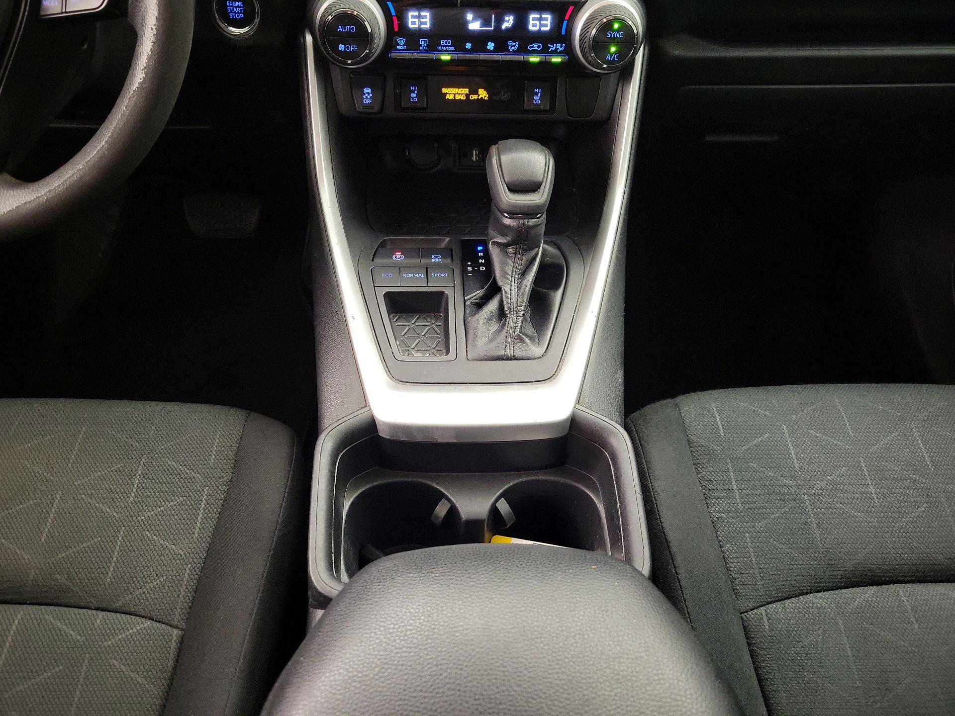 Thumbnail: 2019 Toyota RAV4 - 17