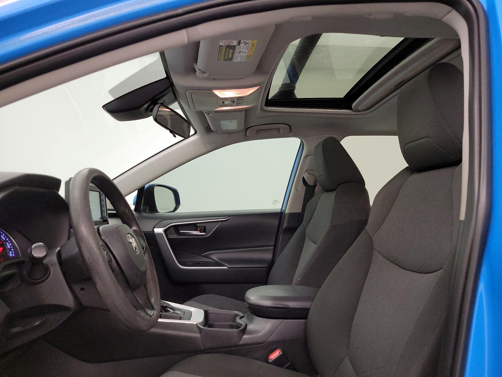 Thumbnail: 2019 Toyota RAV4 - 18