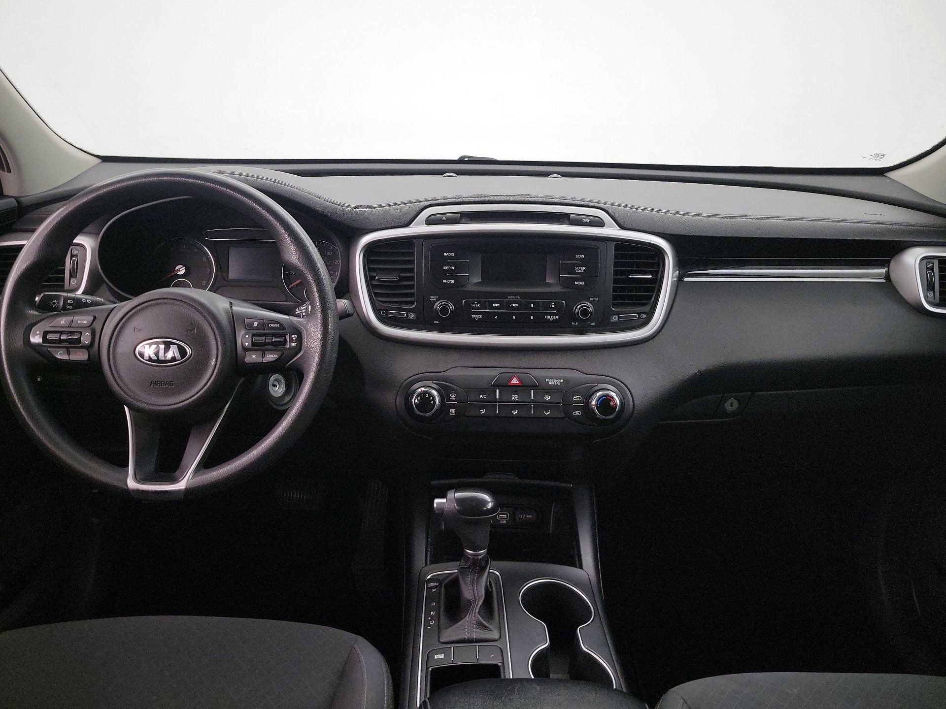 Thumbnail: 2017 Kia Sorento - 9