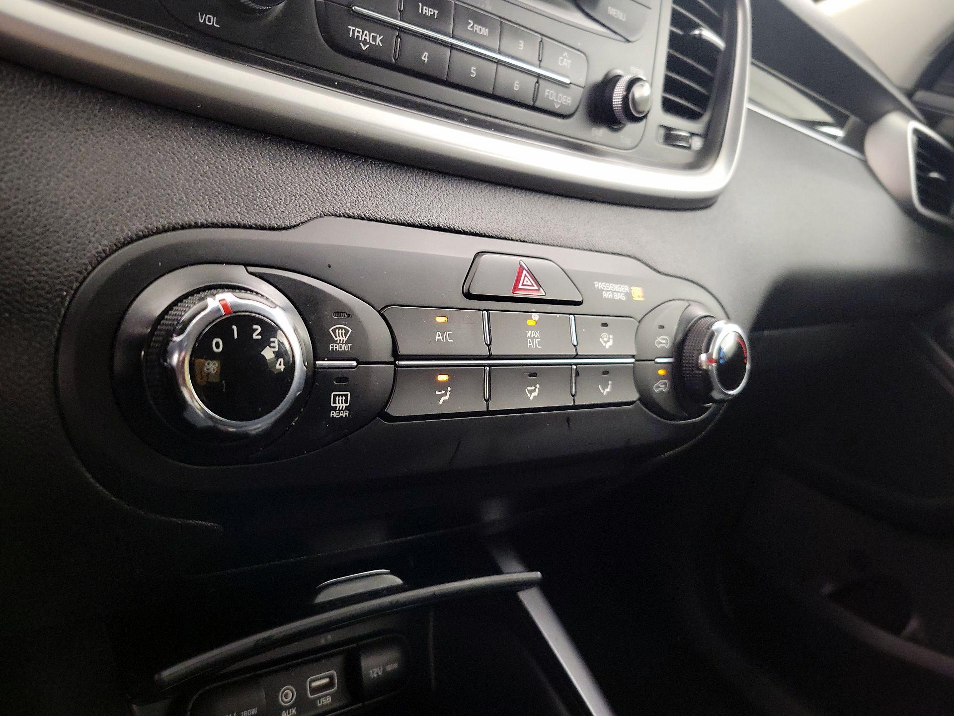 Thumbnail: 2017 Kia Sorento - 15