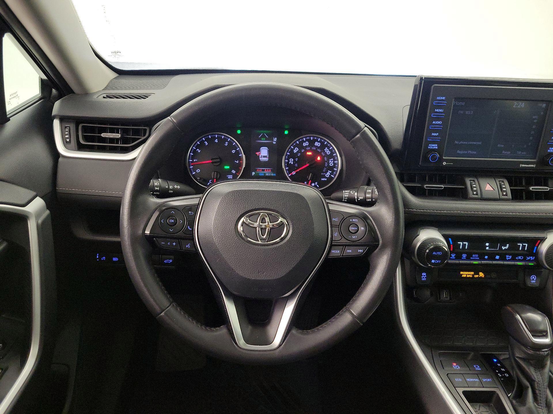 Thumbnail: 2021 Toyota RAV4 - 10