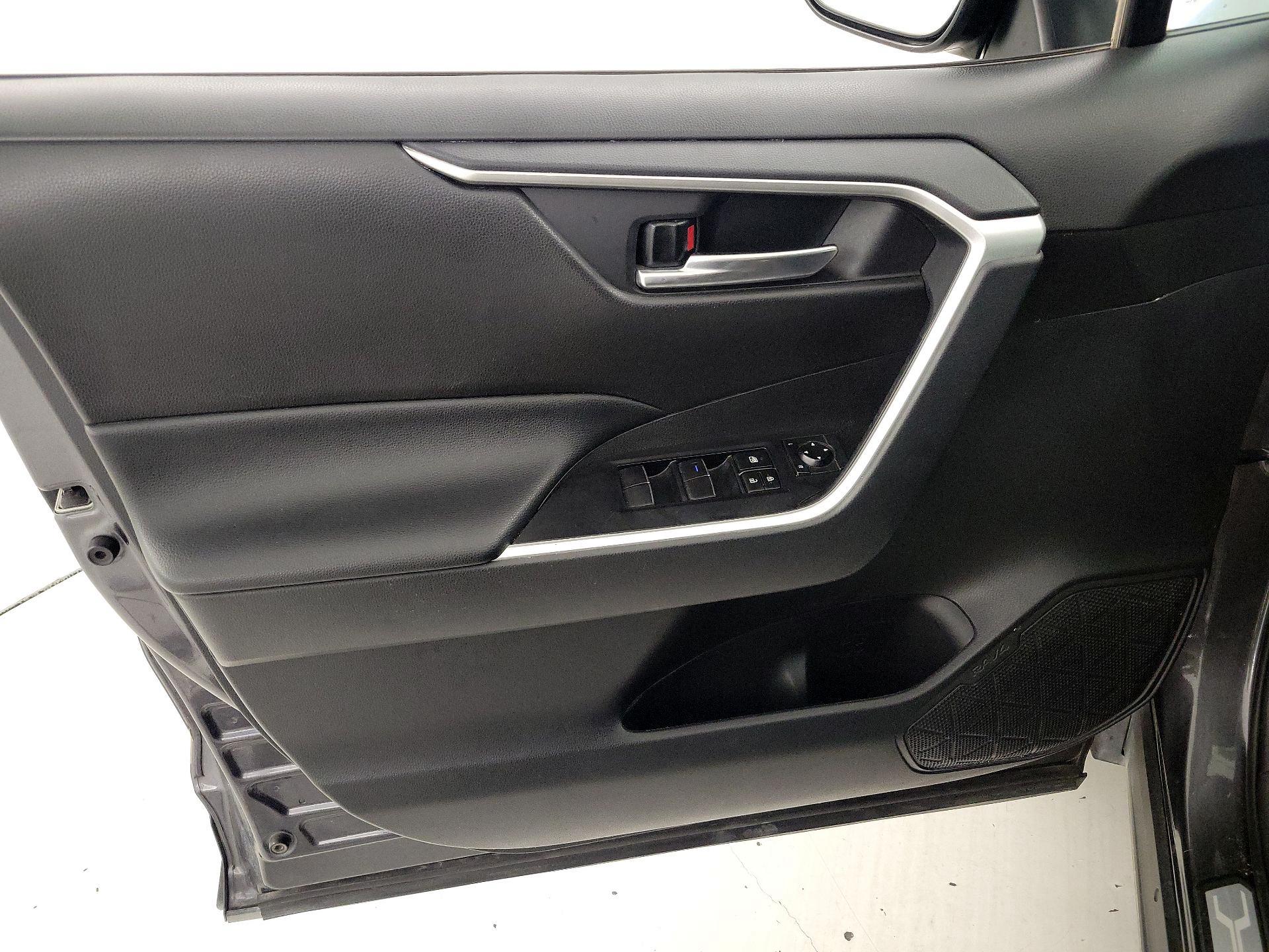 Thumbnail: 2021 Toyota RAV4 - 12