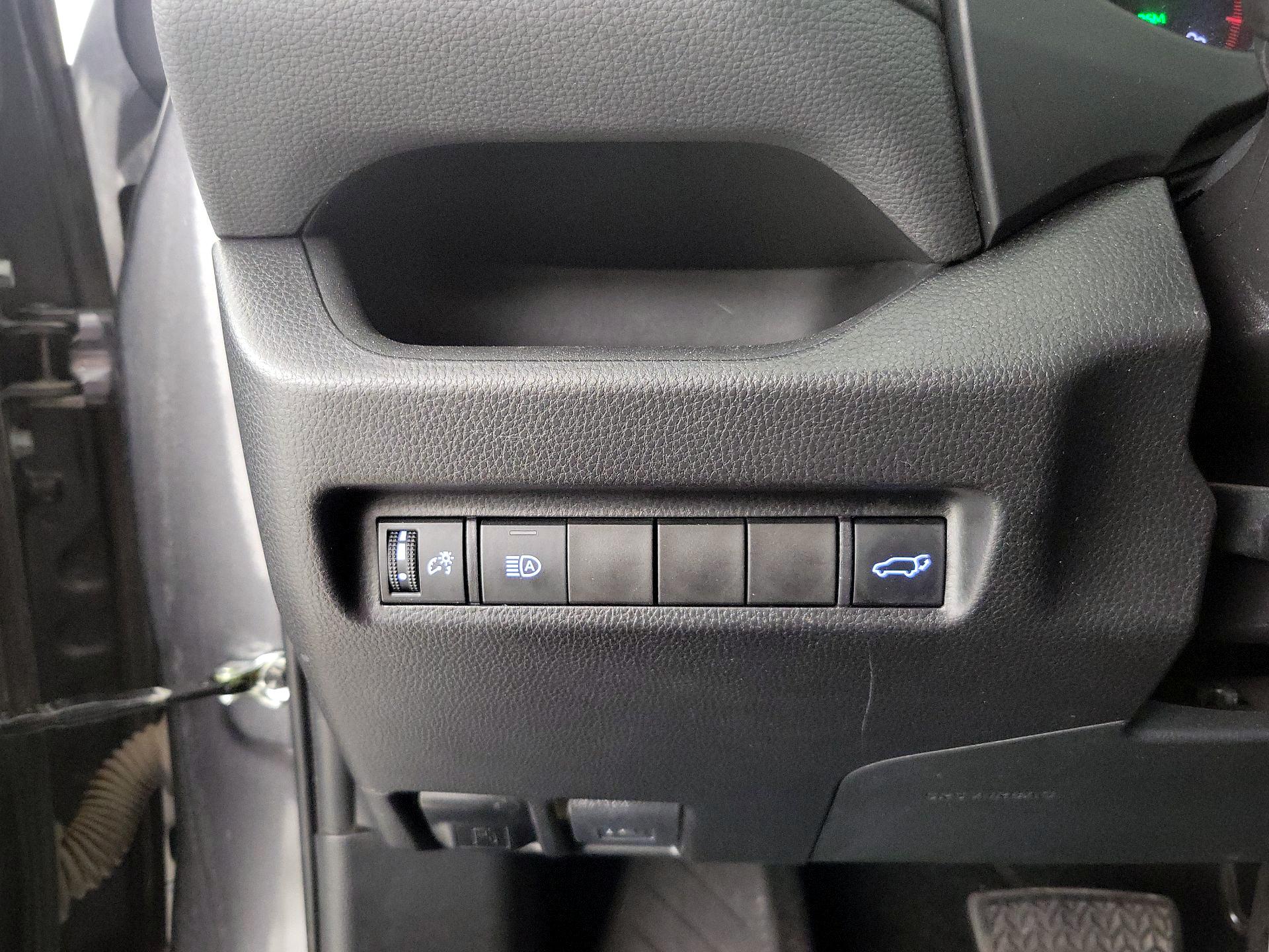 Thumbnail: 2021 Toyota RAV4 - 13